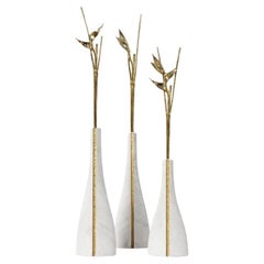 TRIA - Grande pièce sculpturale en marbre blanc pour l'entrée