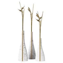 Tria - Escultura de gran tamaño; Acabado en mármol blanco; Escultura de entrada
