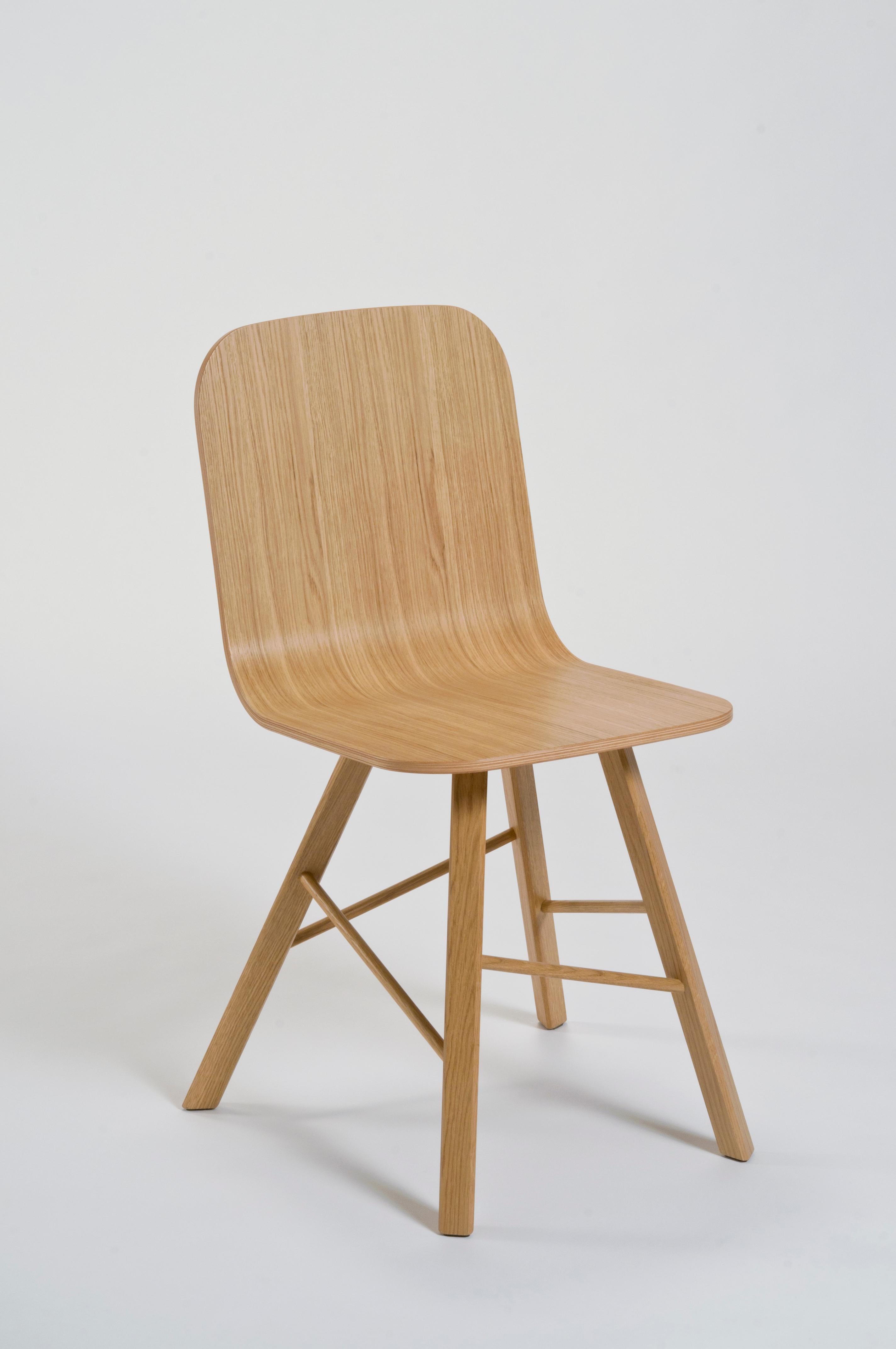 Tria Einfacher Stuhl, schwarze Eiche, minimalistisches Design, inspiriert von der Grafikkunst im Angebot 5