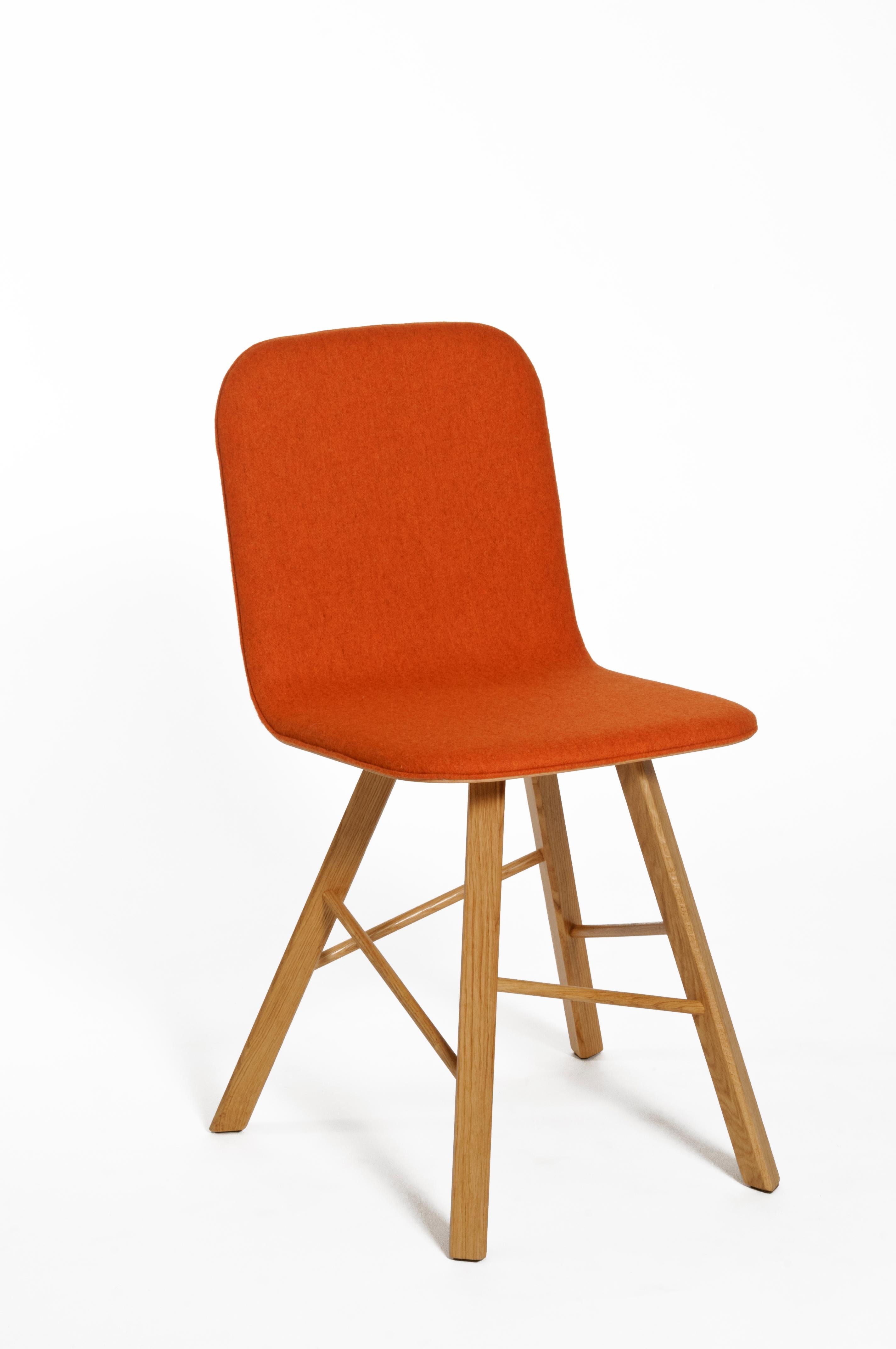 Essential and elegant chair with a bent plywood shell, and four iconic legs with triangular shape in solid oak, joined by transversal wooden bars.
The shel is upholstered in green felt available many different colors. Fabric lining: C.O.M fabric;