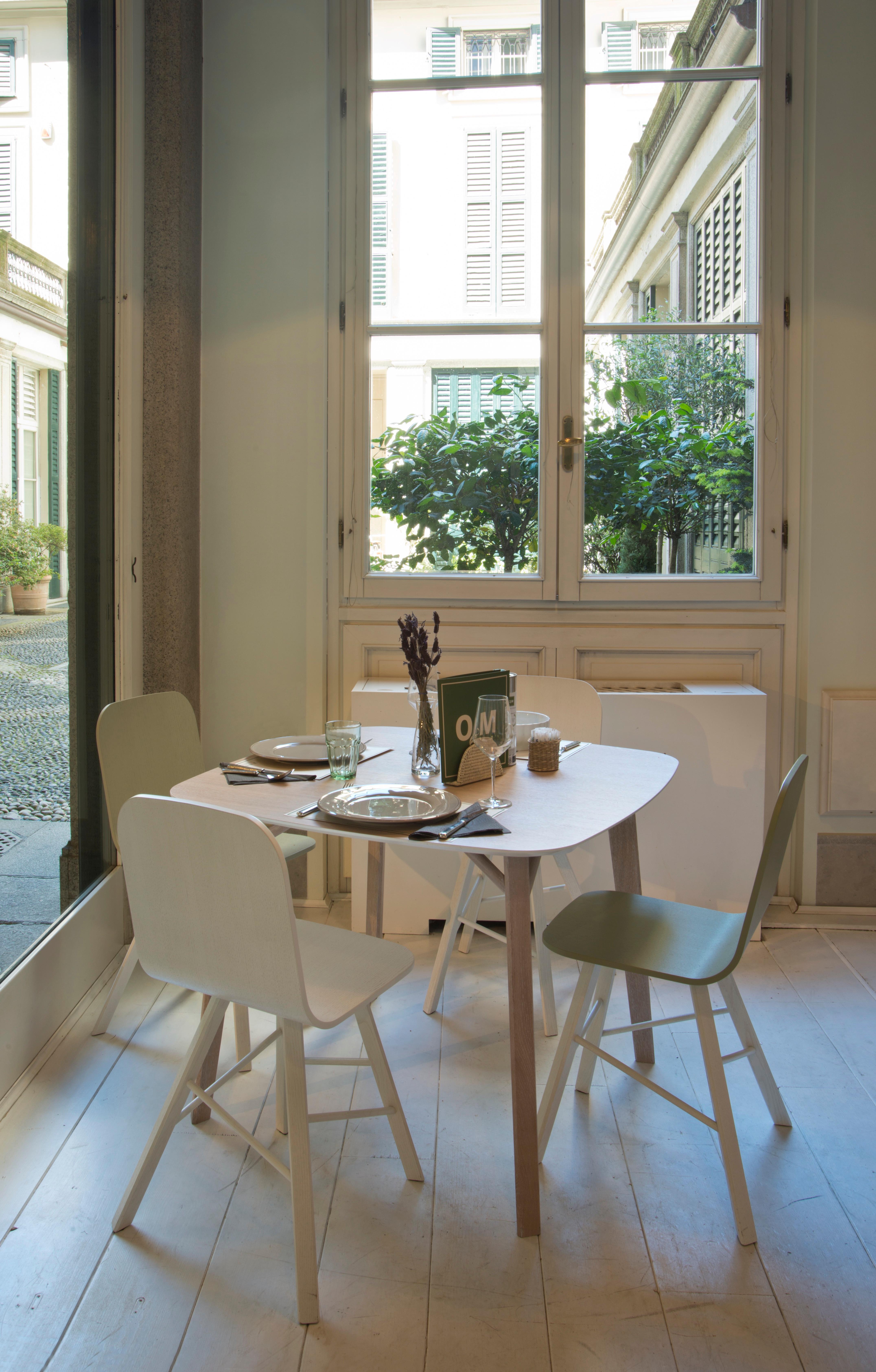 Italian Tria Simple Chair, White Oak, Minimalist Design Icon Inspired to Graphic Art For Sale
