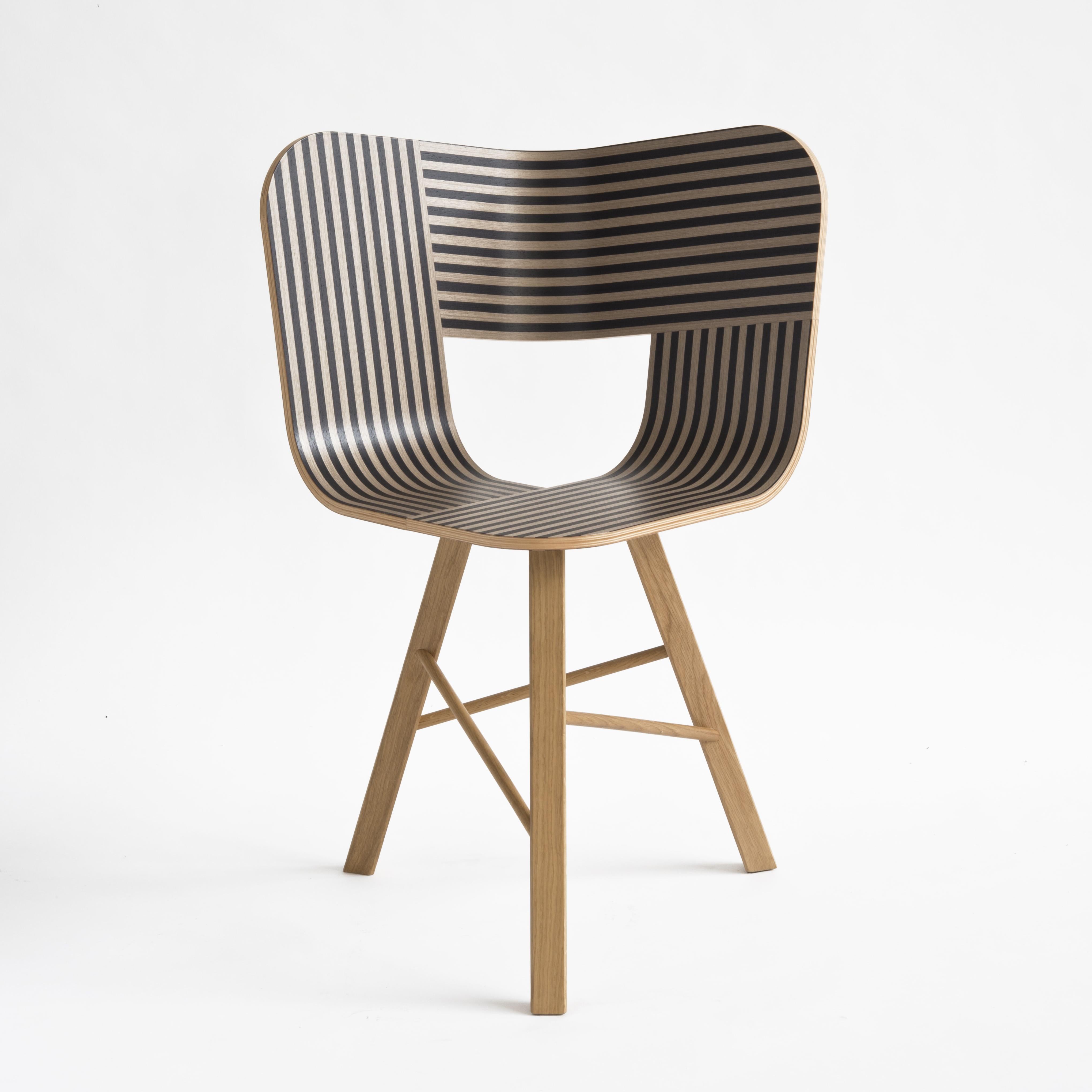 Moderne Chaise à 3 pieds Tria Wood, assise rayée ivoire et noire par Colé Italia en vente
