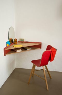 Tria-Holzstuhl, roter Asch-furnierter Mantel, Beine aus massivem Eichenholz Zeitgenössisches Design Ikon