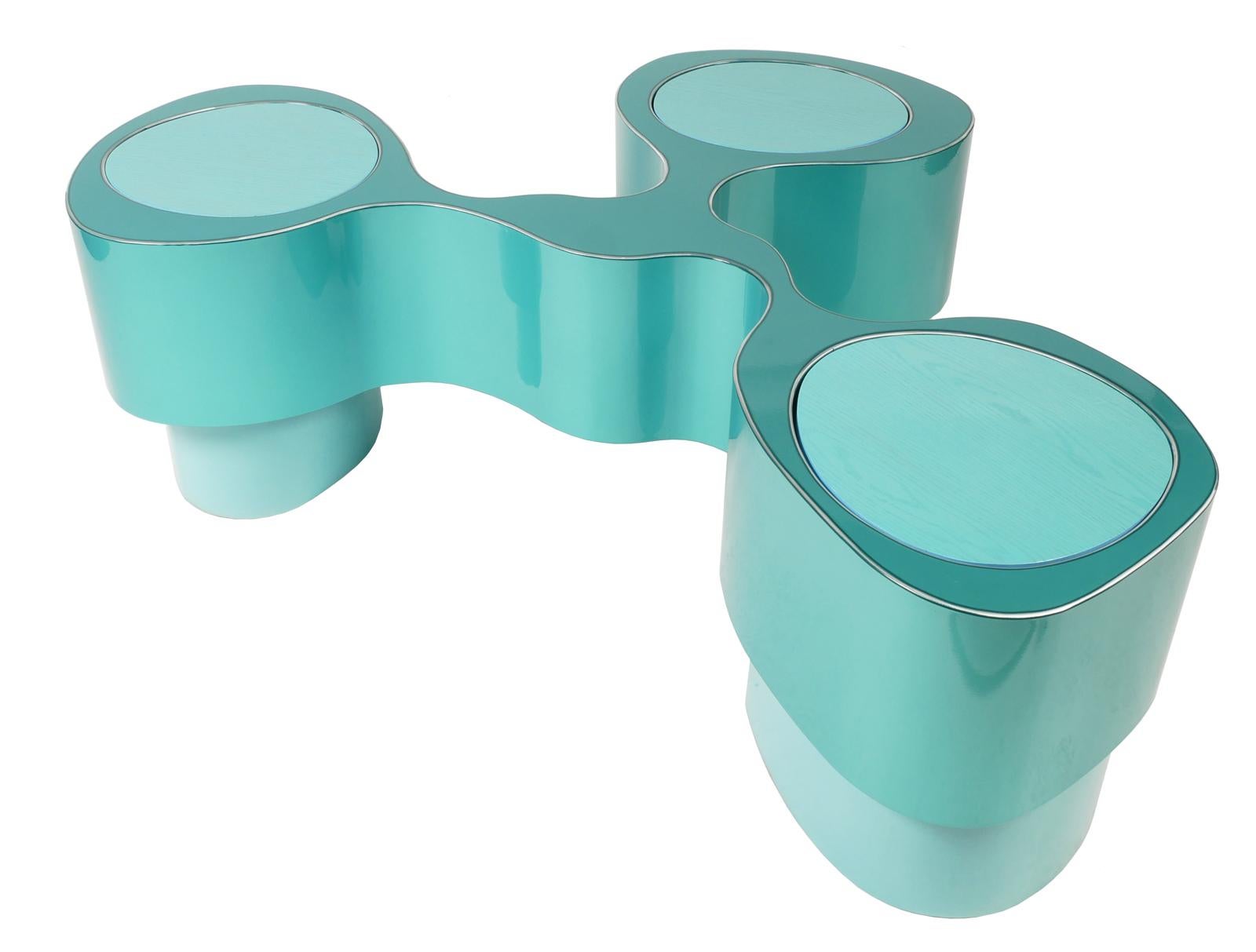 Américain Banc Triad Blue by Bert Furnari Aluminium peint par poudrage Chêne contreplaqué Coussin en laine en vente