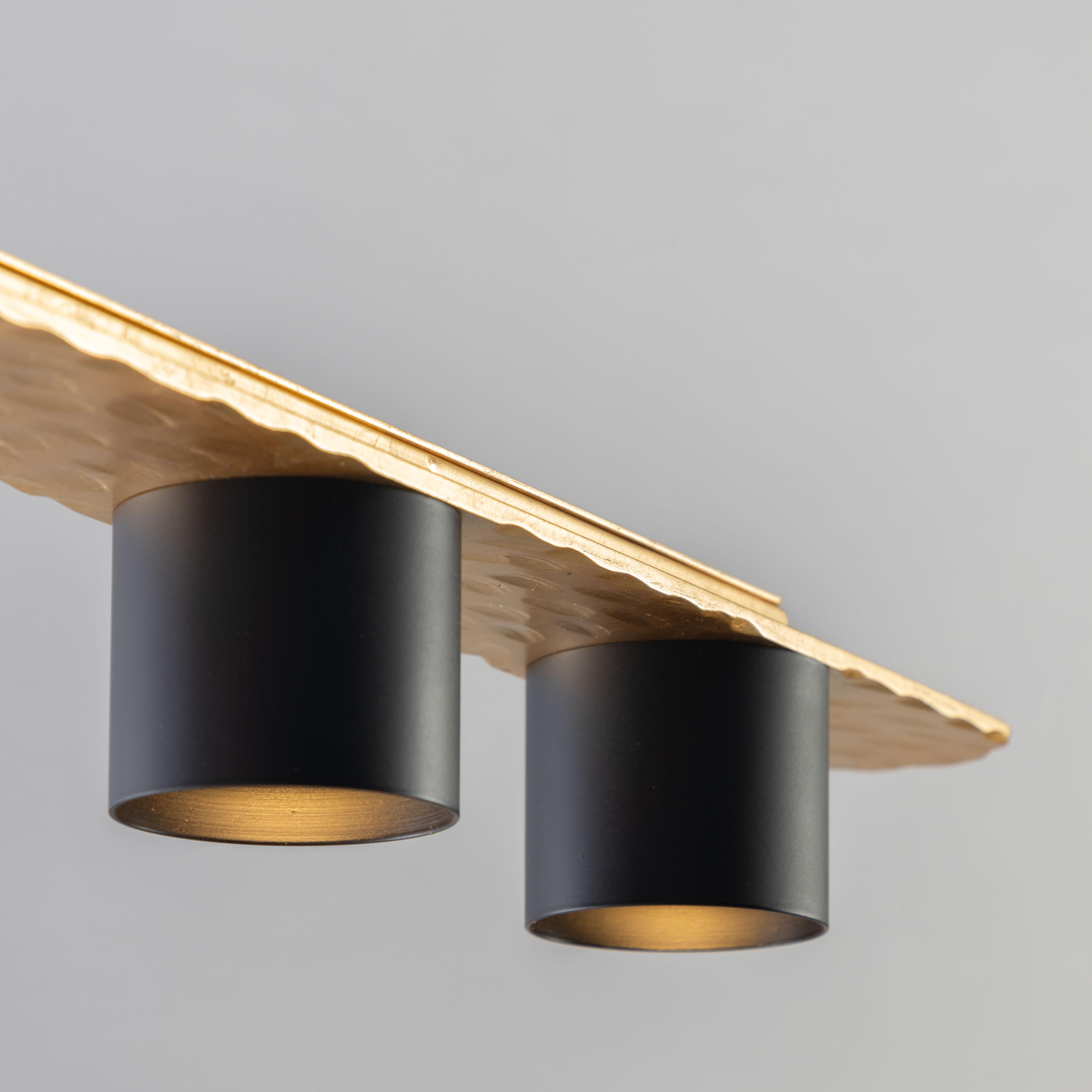 Lampada da soffitto Triad, 21624, di Stillux Illuminazione
Dimensioni: D 7 x L 100 x H 13 cm.
Materiali: Acciaio.

Disponibile in oro e nero o argento e nero. Contattateci.

Tutte le nostre lampade possono essere cablate a seconda del Paese. Se