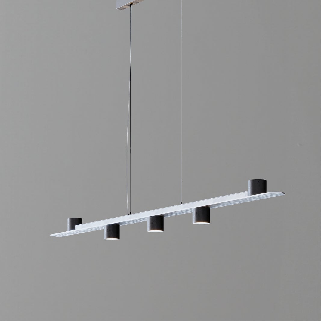 Lampada da soffitto Triad, 21625, di Stillux Illuminazione
Dimensioni: D 7 x L 160 x H 13 cm.
Materiali: Acciaio.

Disponibile in oro e nero o argento e nero. Contattateci.

Tutte le nostre lampade possono essere cablate a seconda del Paese. Se