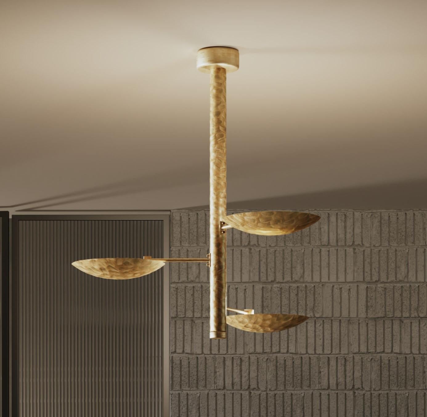 Lampada da parete Triad, 21661, di Stillux Illuminazione
Dimensioni: D 70 x H 54 cm.
Materiali: Acciaio, ferro, foglia d'oro.

Disponibile in foglia d'oro, foglia d'argento, foglia d'oro anticato, argento anticato o nero velluto.