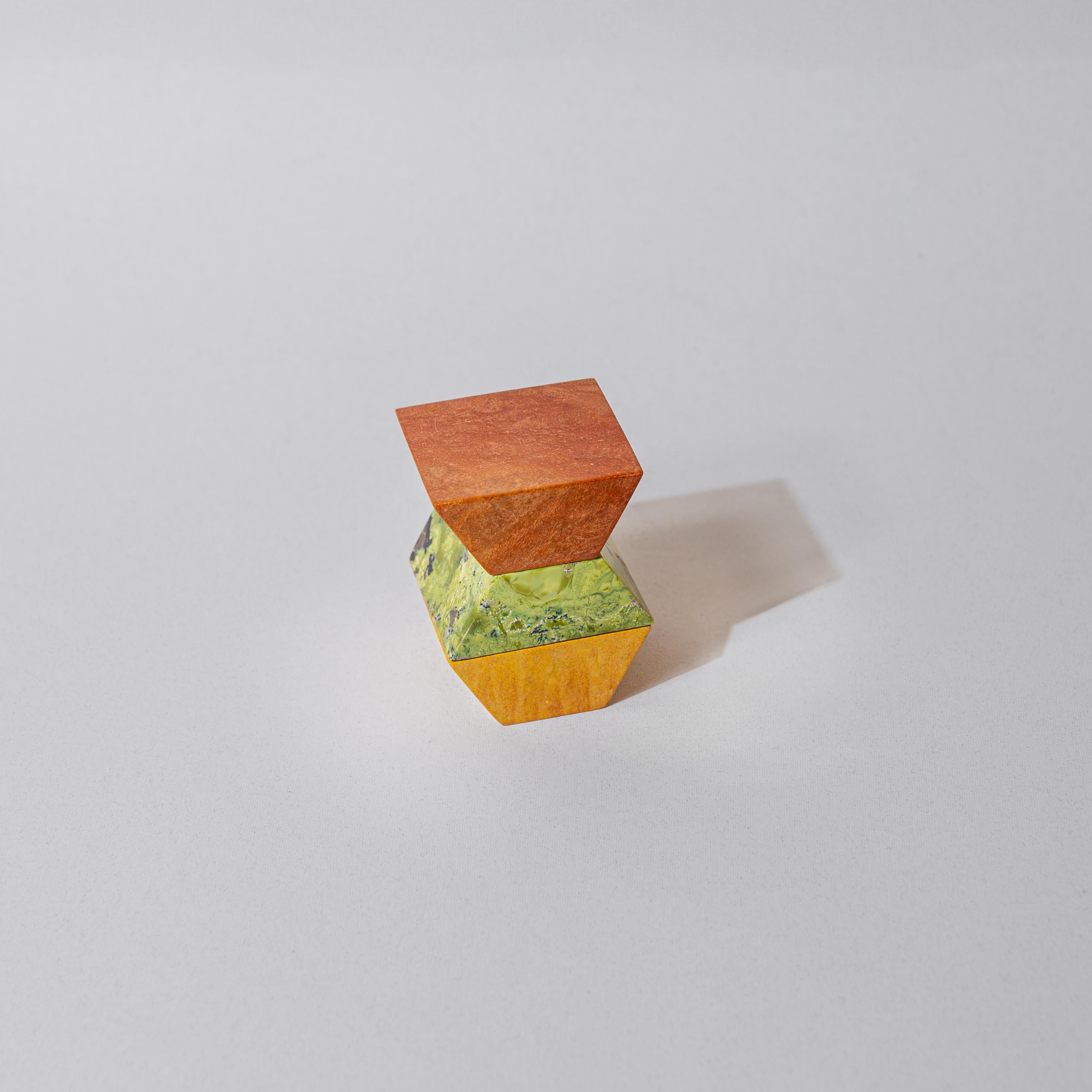 Peruviano Puzzle di gemme 3D a triangolo - multi pietra in vendita
