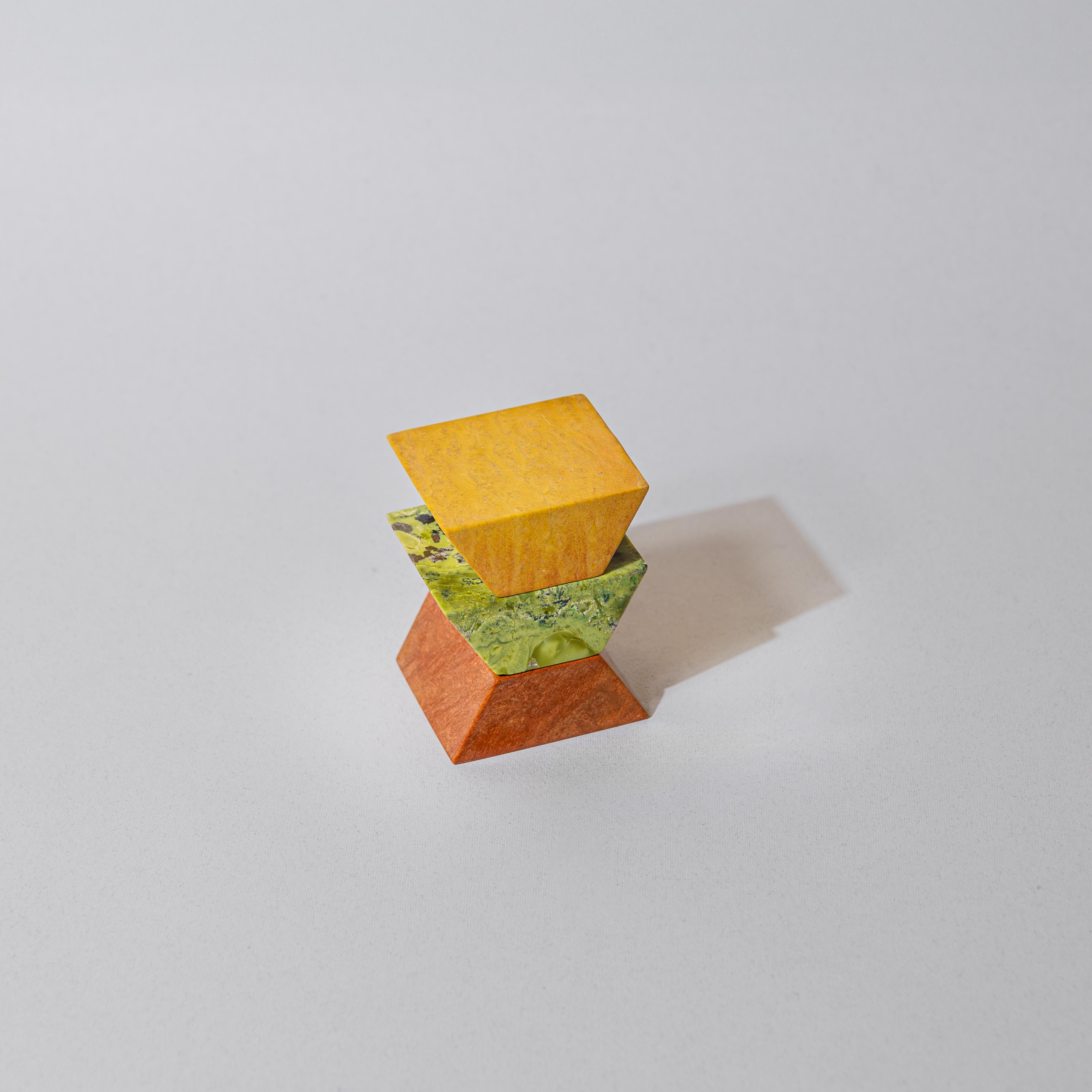 Intagliato Puzzle di gemme 3D a triangolo - multi pietra in vendita