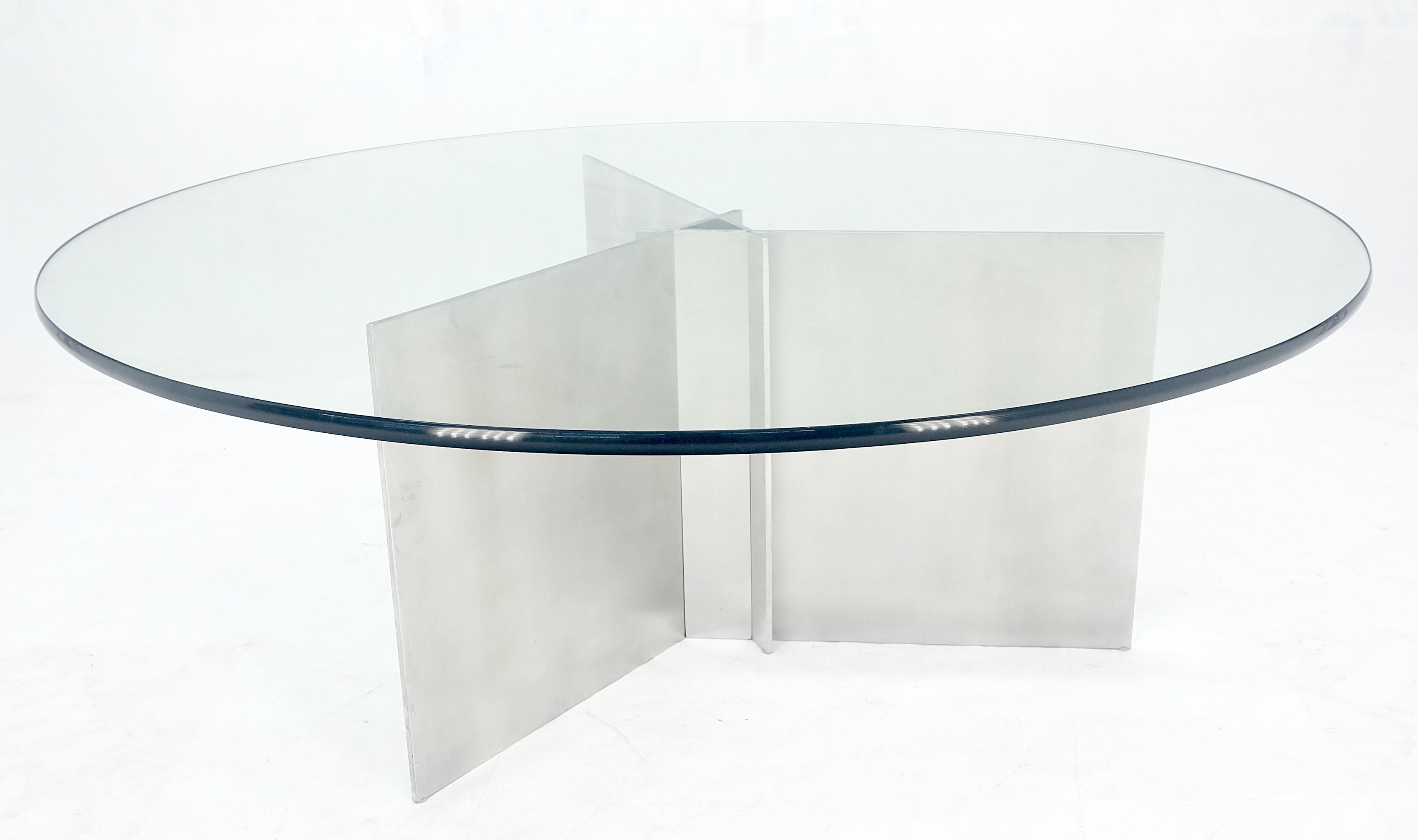 Triangle Aluminum Interlocking Sheet Metal Base Round Glass Top Coffee Table In Good Condition In Rockaway, NJ