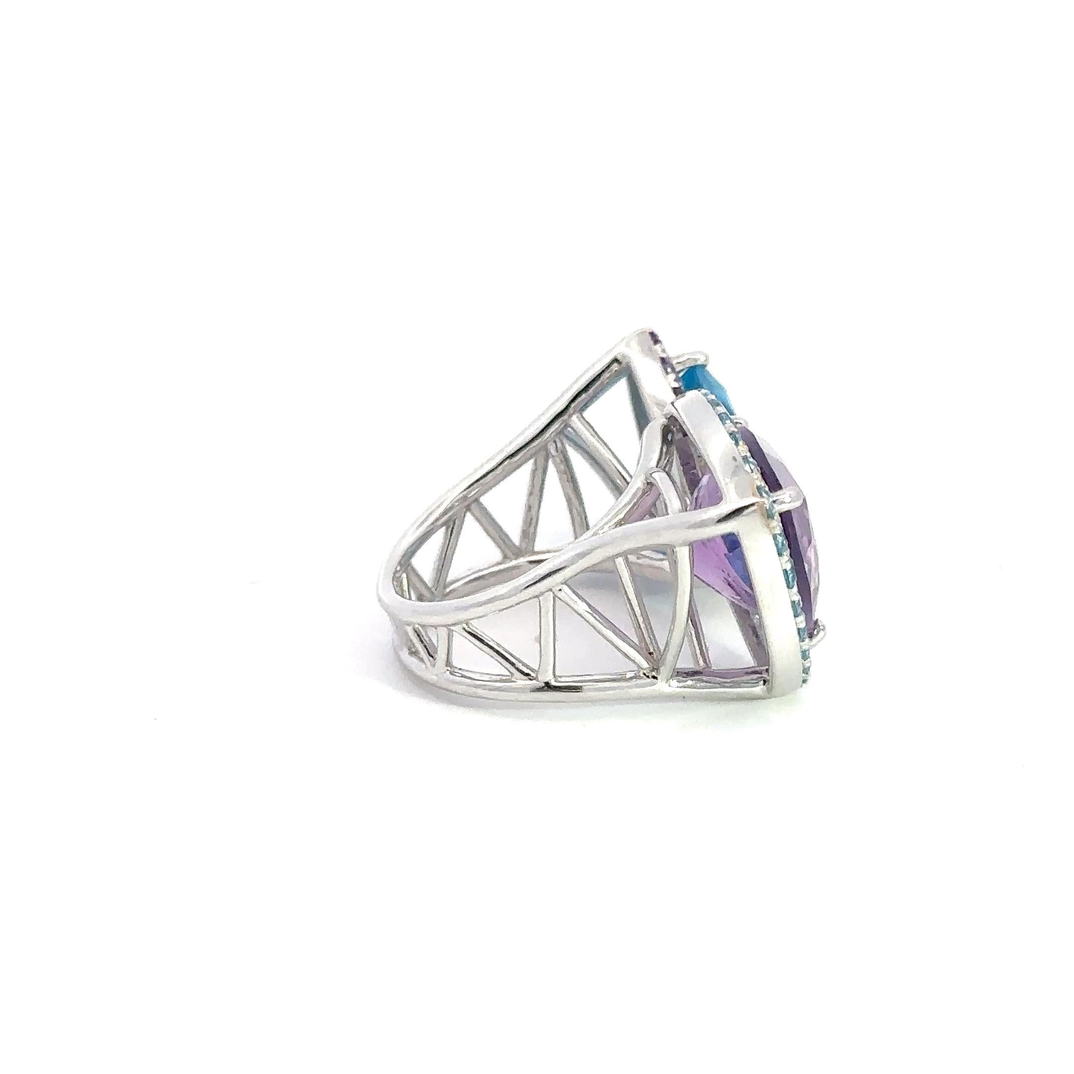 Triangle Amethyst Topaz 18K White Gold Exclusive Ring In New Condition For Sale In Genève, GE