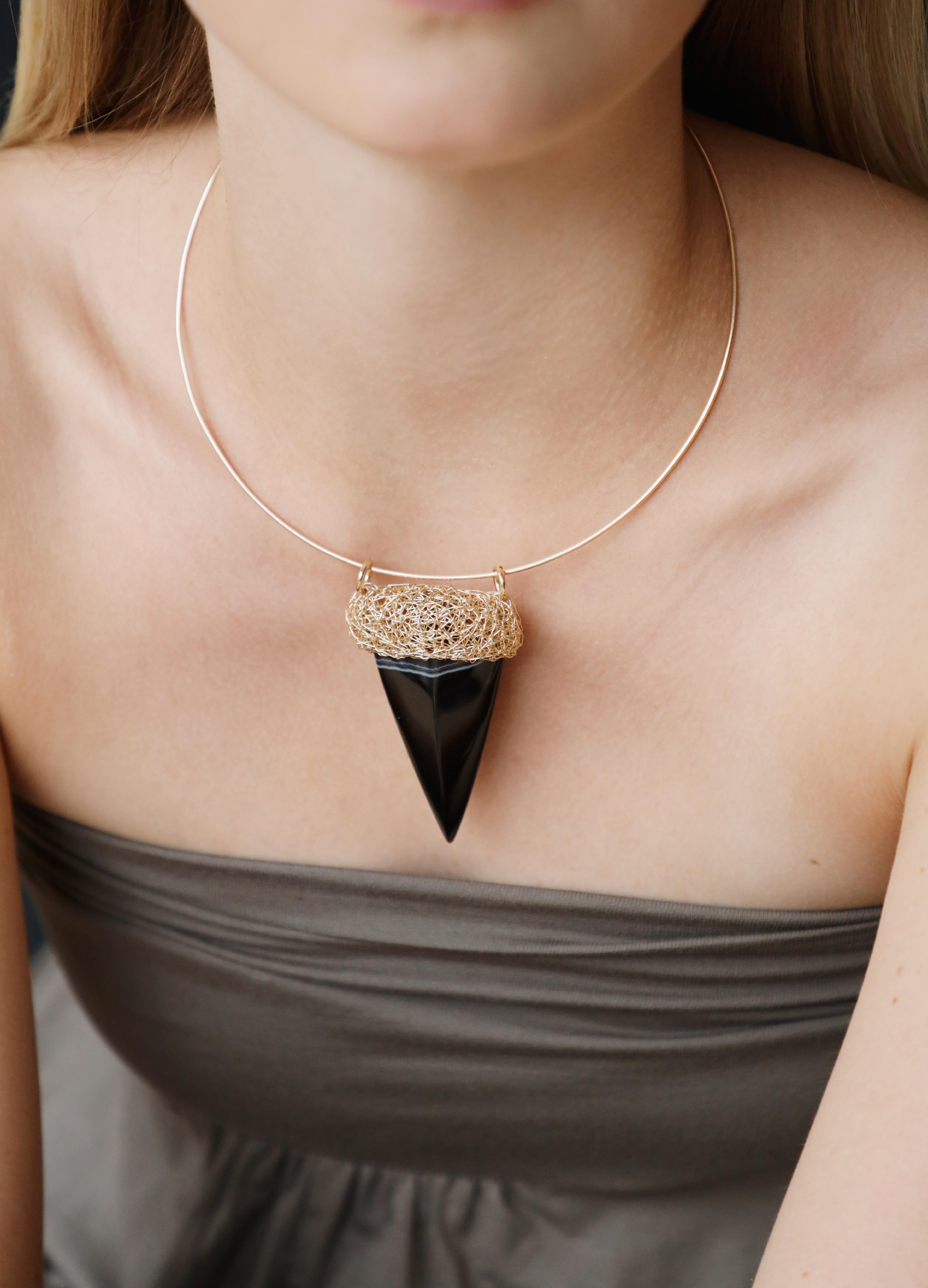 Collar triangular de ágata negra de cóctel o de fantasía en venta 7