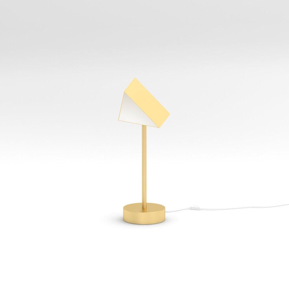 Postmoderno Lampada da tavolo Triangle Box in ottone di Atelier A Light in vendita