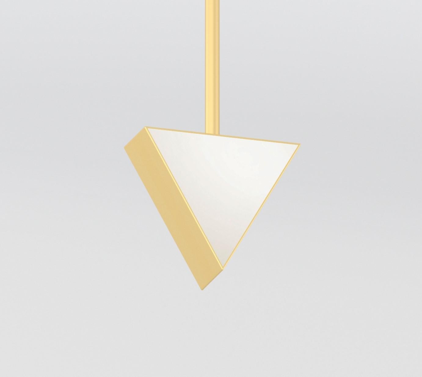 Postmoderno Lampada a sospensione Triangle Box in ottone di Atelier A Light in vendita
