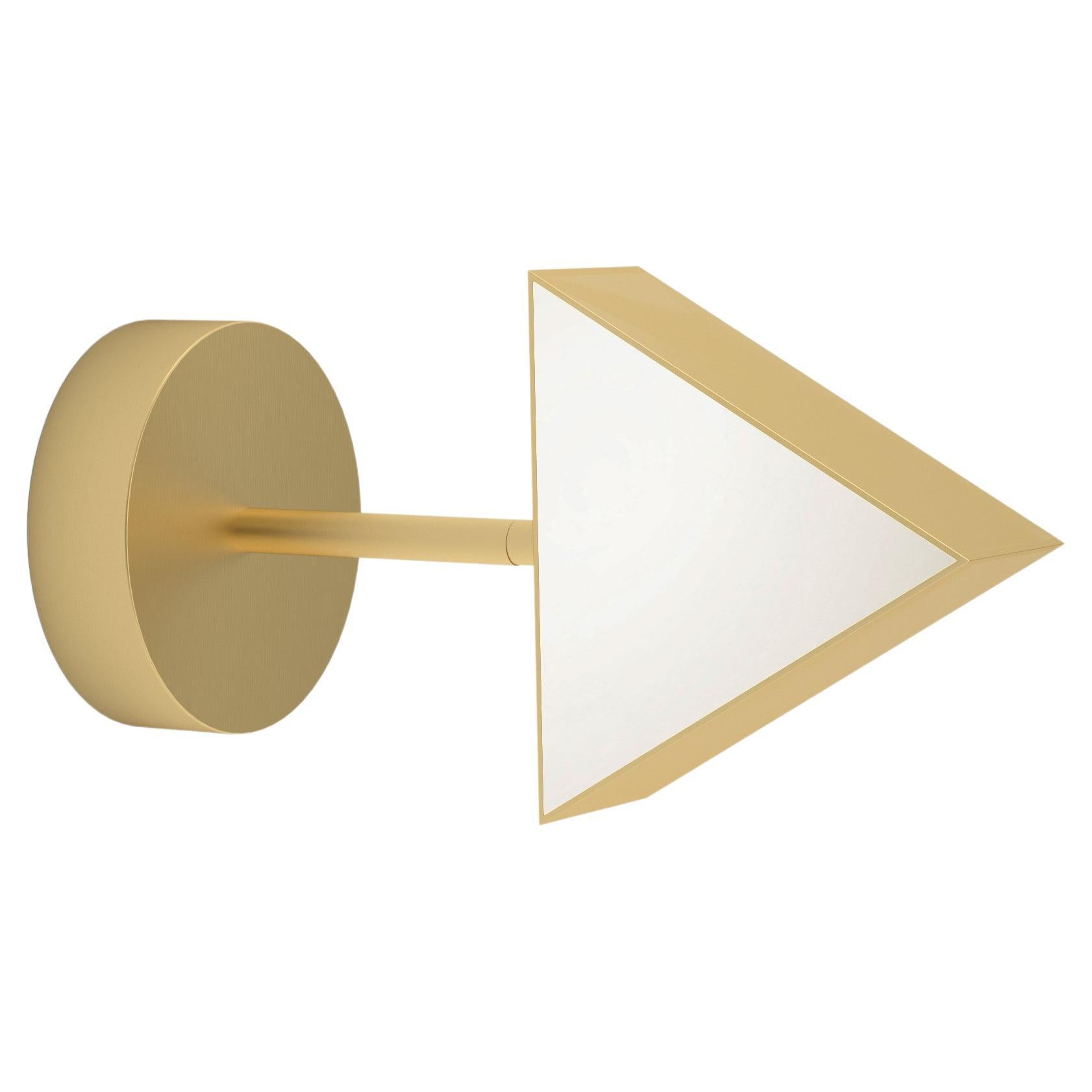 Applique Triangle Box in ottone di Atelier A Light