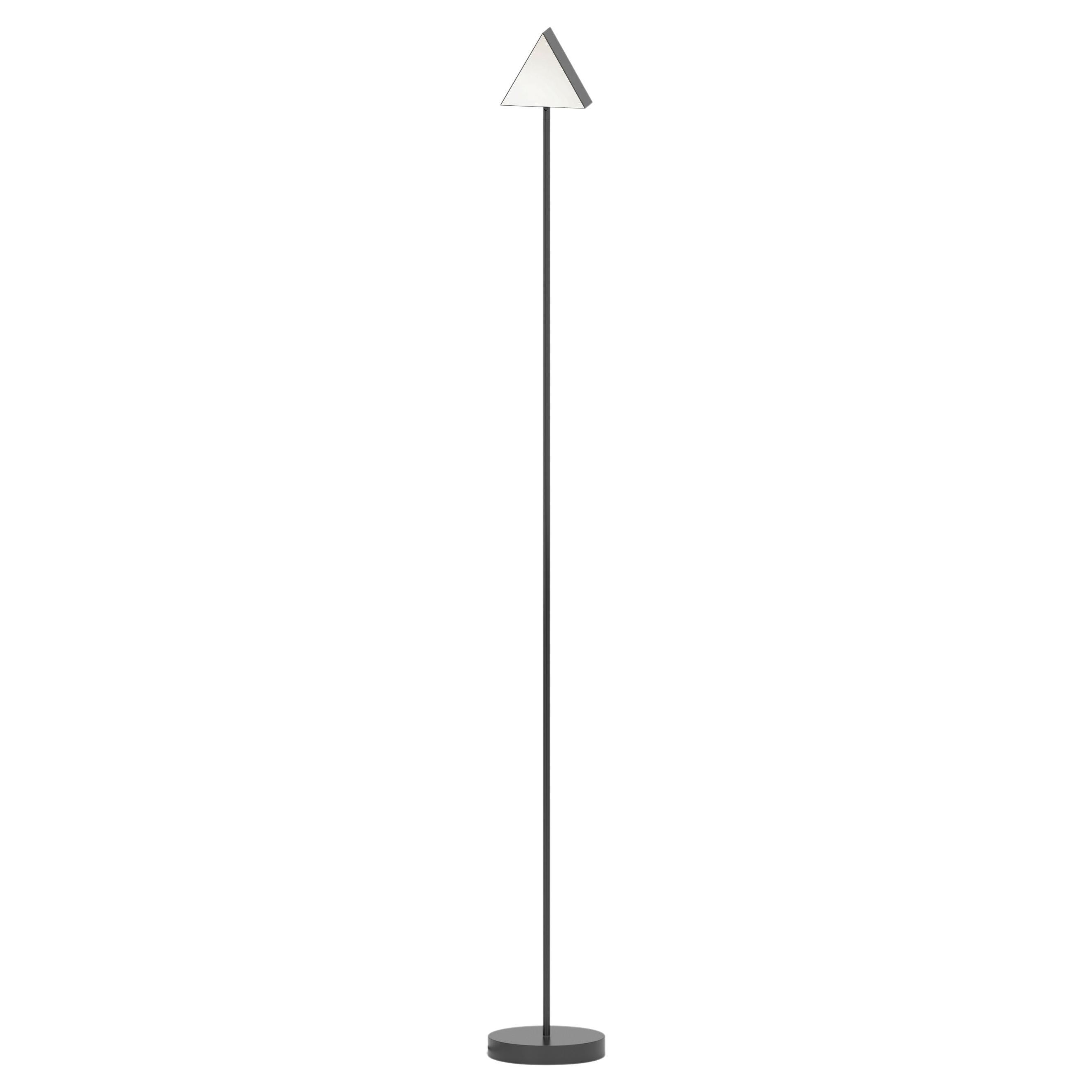 Lampe de sol Triangle Box par Atelier Areti