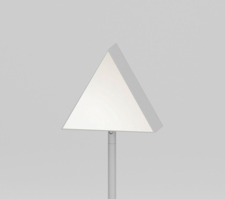 Postmoderno Lampada da terra Triangle Box Nickel di Atelier A Light in vendita