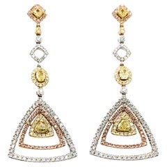 Boucles d
oreilles triangle pendantes en or bicolore 14k