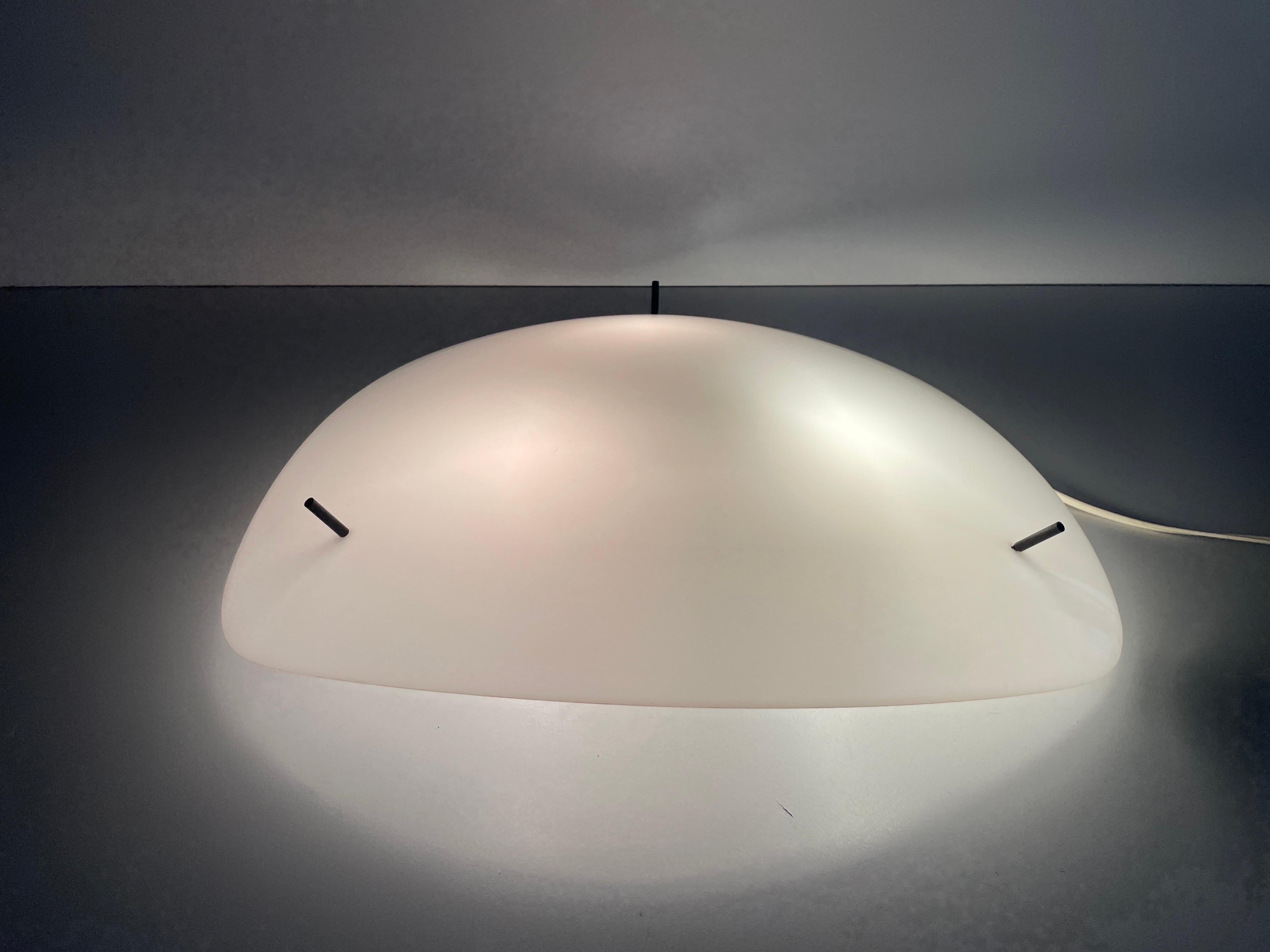 Triangle Design Lampada da parete o da soffitto di grandi dimensioni in plexiglass bianco, anni '70, Germania in vendita 3
