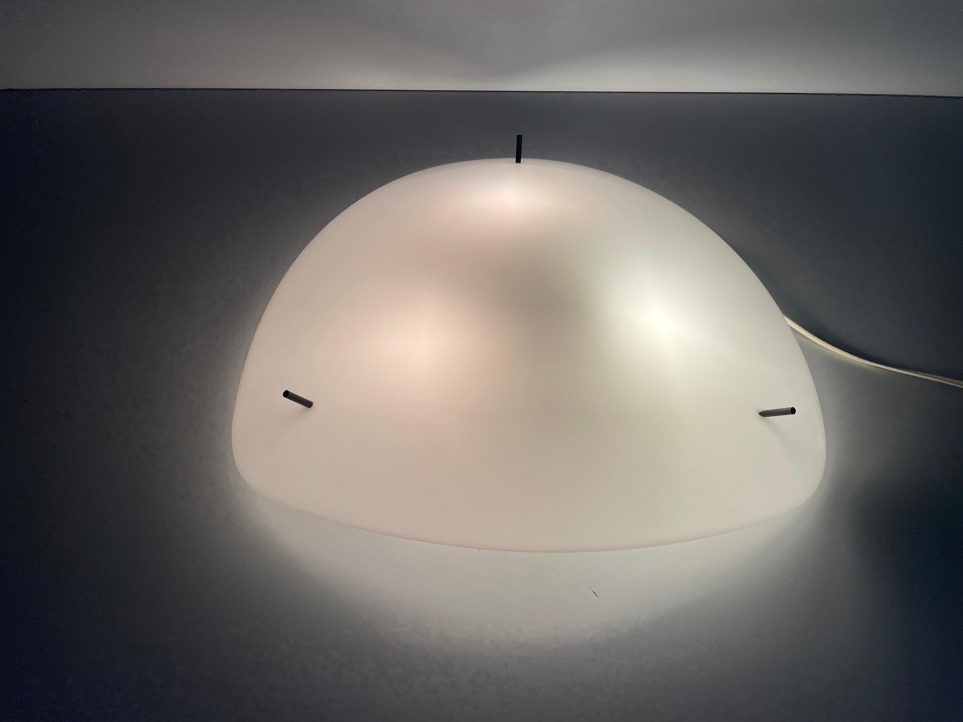 Triangle Design Lampada da parete o da soffitto di grandi dimensioni in plexiglass bianco, anni '70, Germania in vendita 6