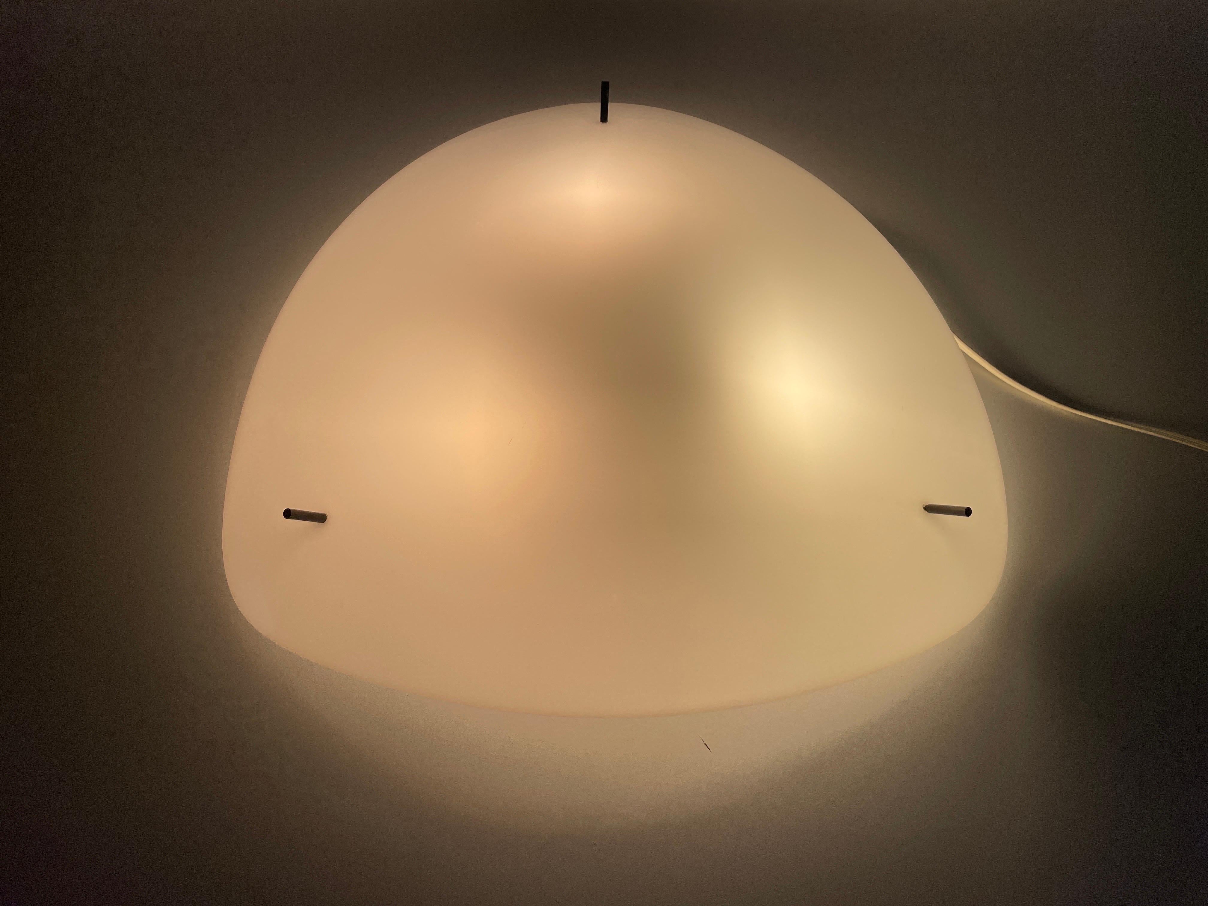 Triangle Design Lampada da parete o da soffitto di grandi dimensioni in plexiglass bianco, anni '70, Germania in vendita 8