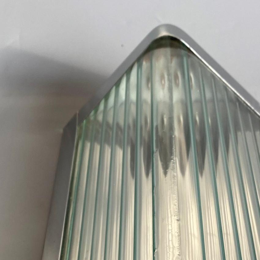 Triangle Form Polished Stainles Steel and Reeded Glass Wall Lights, Italy, 1990s im Angebot 11