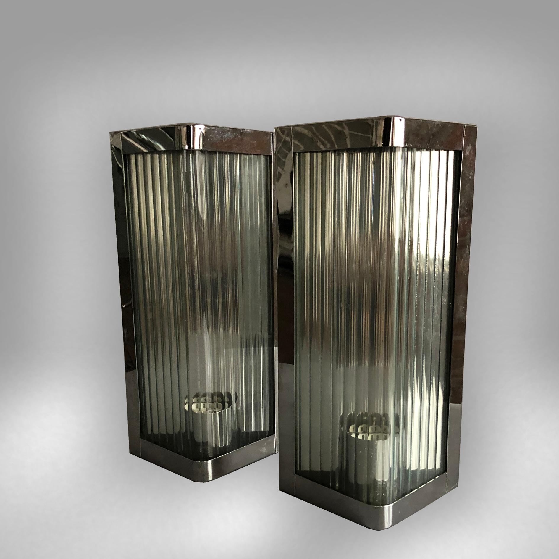 Triangle Form Polished Stainles Steel and Reeded Glass Wall Lights, Italy, 1990s (Moderne) im Angebot
