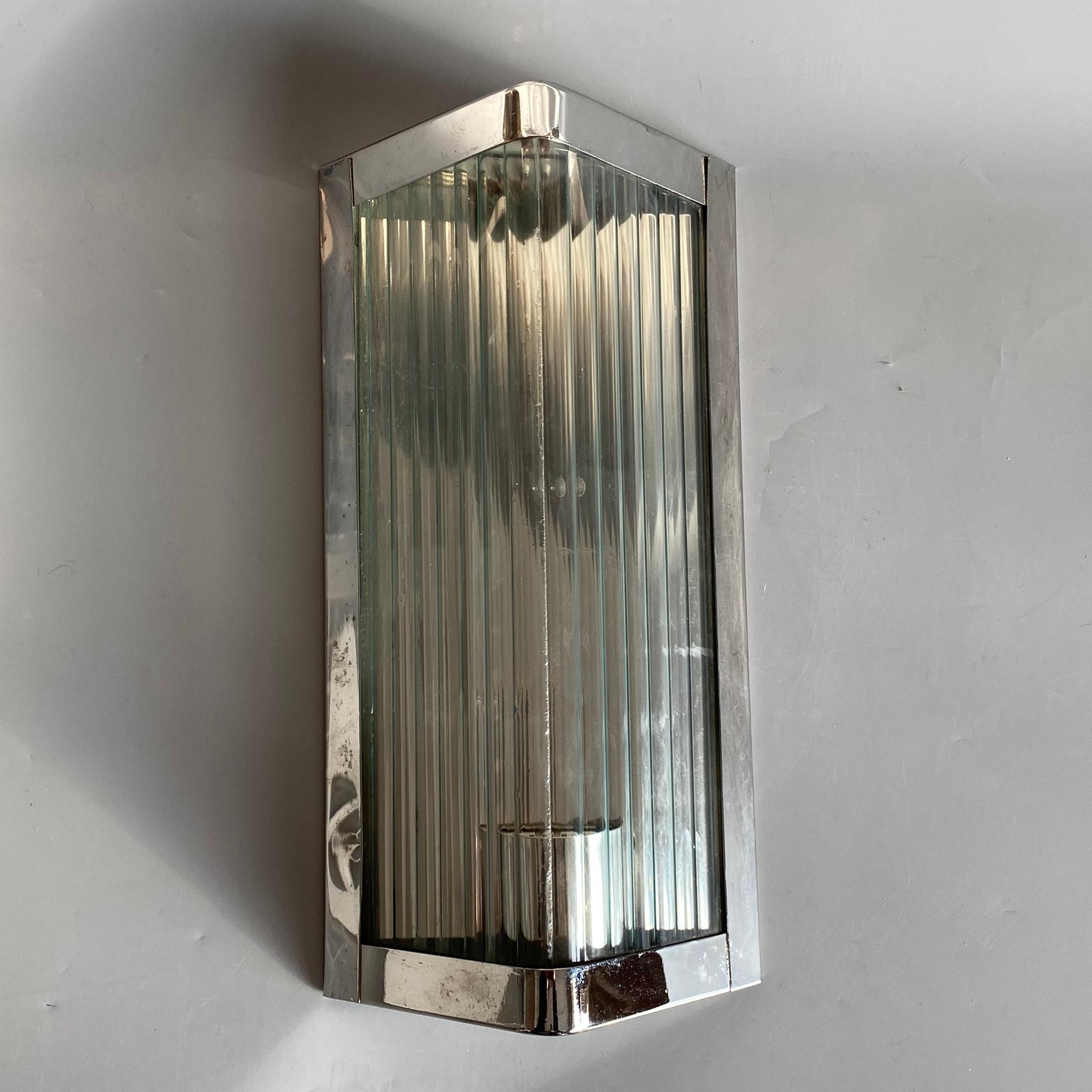 Triangle Form Polished Stainles Steel and Reeded Glass Wall Lights, Italy, 1990s (Ornamentglas) im Angebot