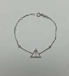 Bracelet chaîne symbole triangle géométrique pyramide en or blanc 14 carats avec diamants blancs