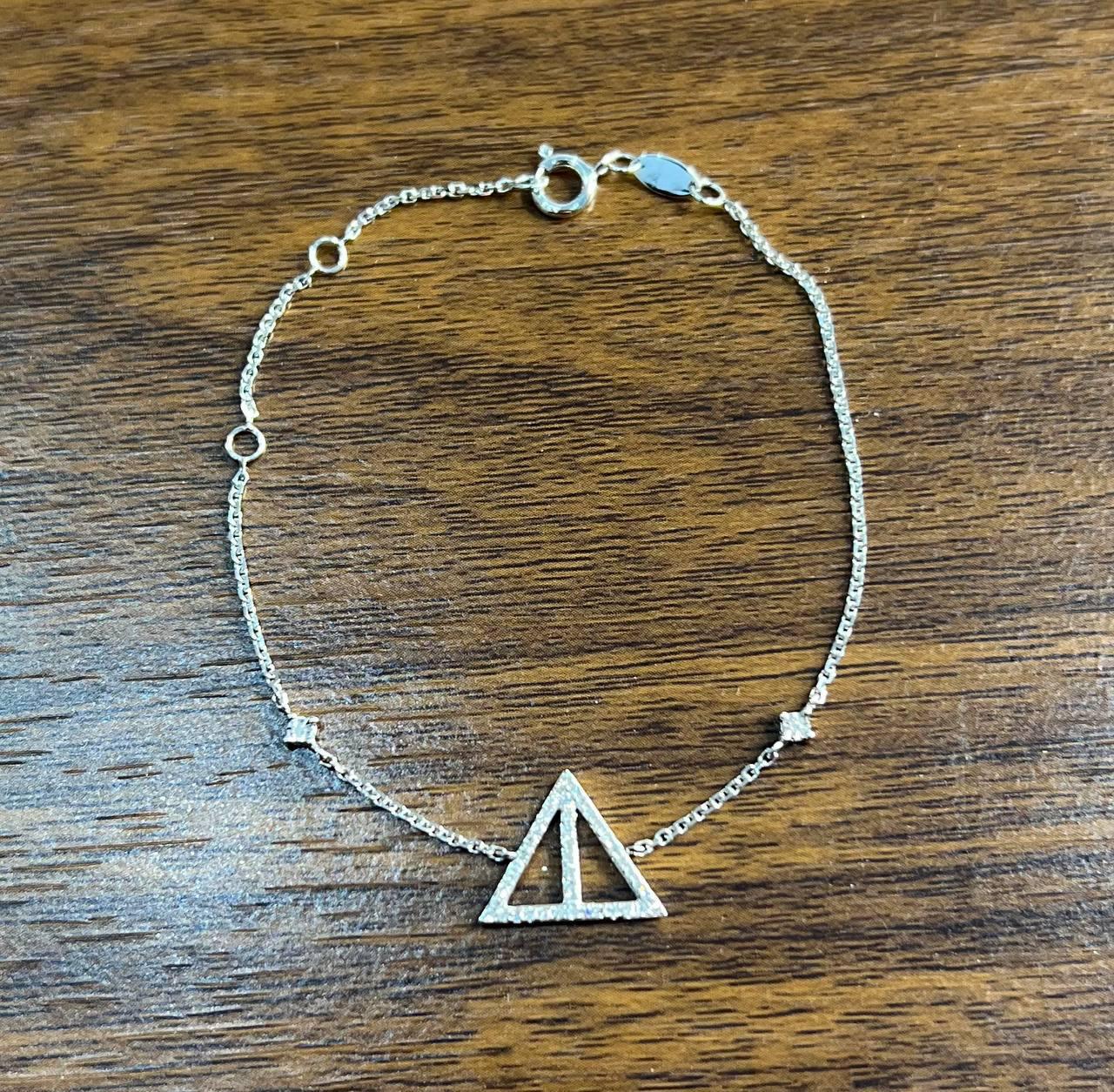 Moderne Bracelet chaîne symbole triangle géométrique pyramide en or blanc 14 carats avec diamants blancs en vente