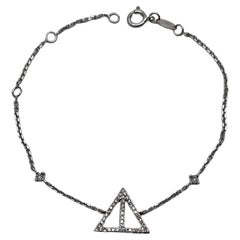 Bracelet chaîne symbole triangle géométrique pyramide en or blanc 14 carats avec diamants blancs
