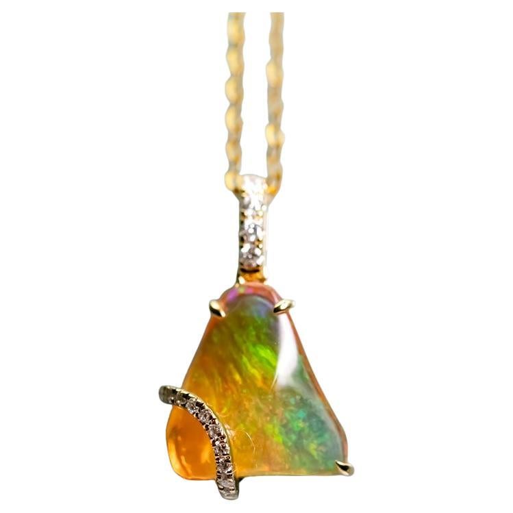 Collana con ciondolo a triangolo in oro giallo 18 carati con diamante