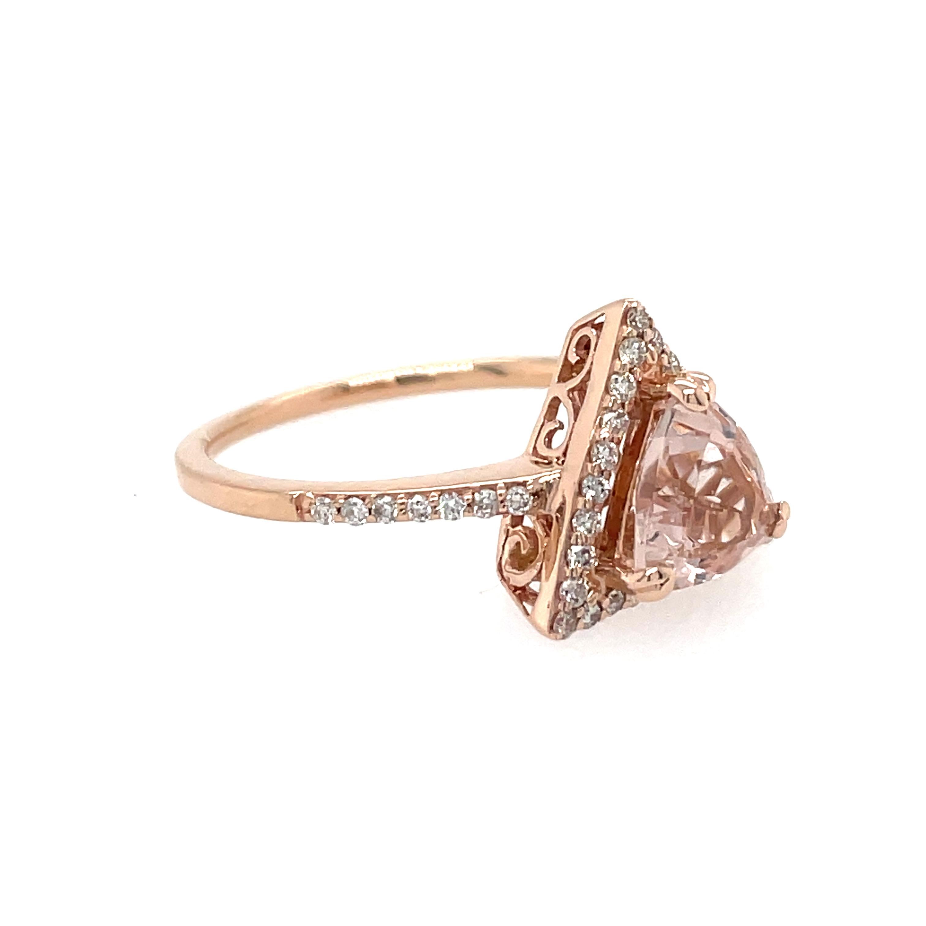 Triangle Morganite Diamond Ring in Rose Gold In New Condition For Sale In Mission Viejo, CA