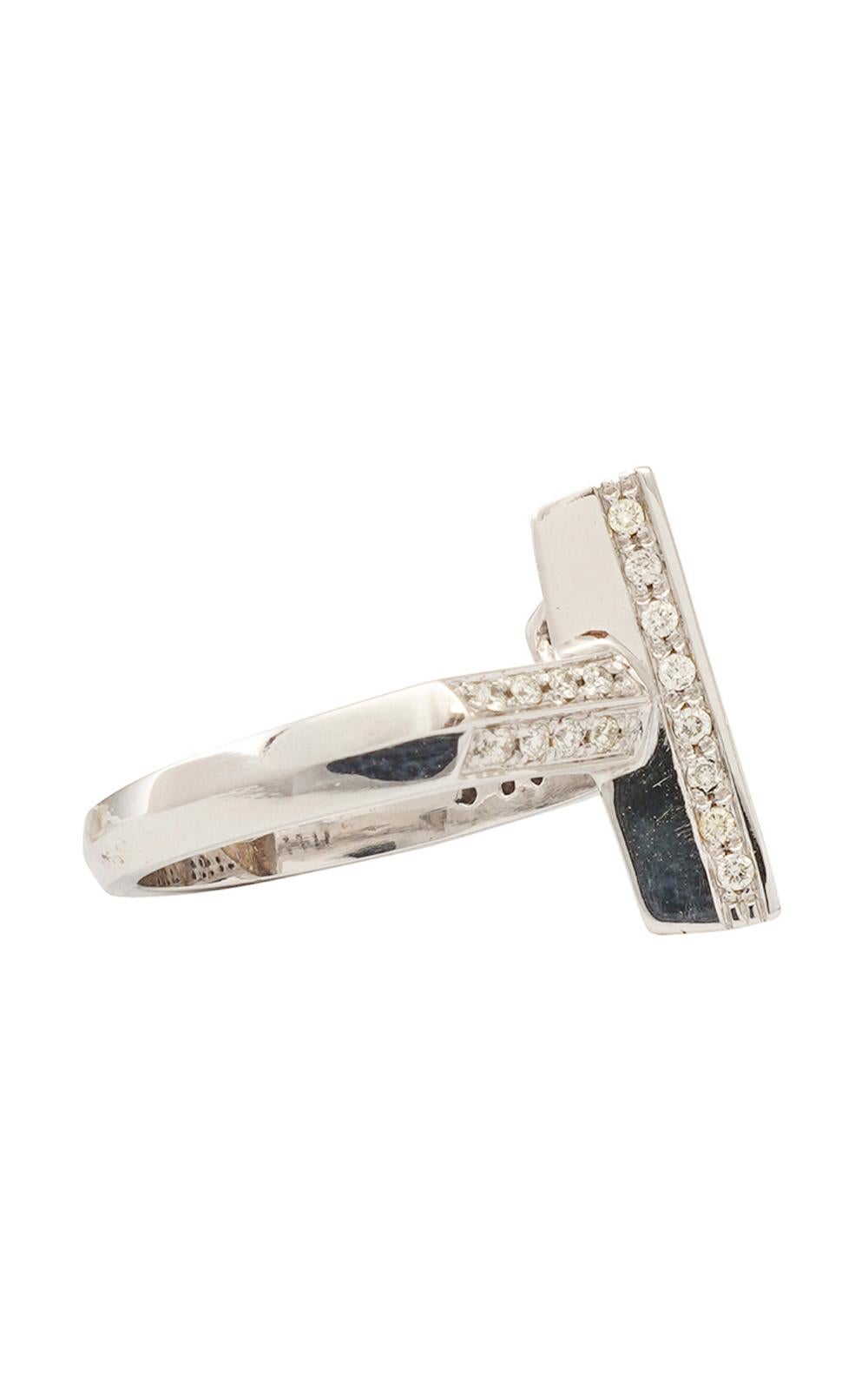 Triangle Motif Ring with Diamonds in 18k Polished White Gold In New Condition For Sale In Rome, IT