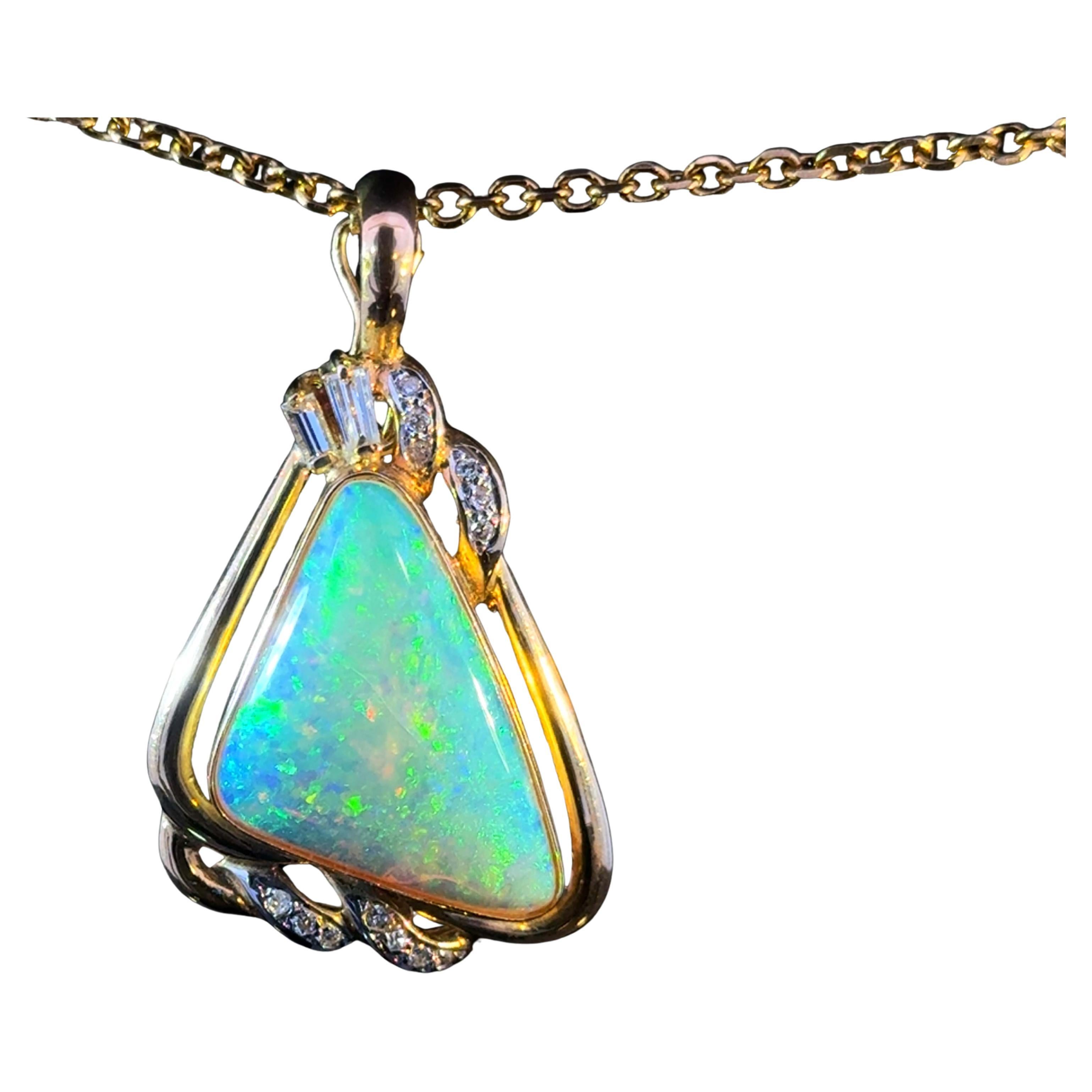 Colgante Triángulo Ópalo y Diamante Oro Amarillo 14k