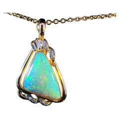 Colgante Triángulo Ópalo y Diamante Oro Amarillo 14k
