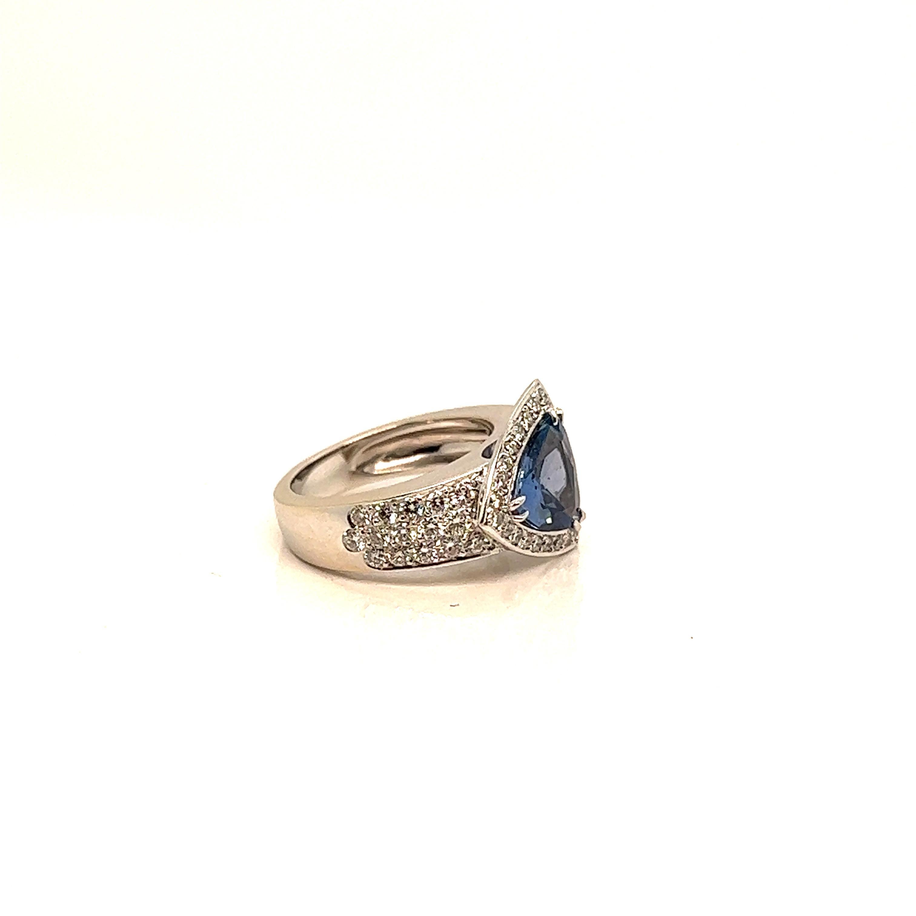 Cocktail Ring Triangle Sapphire  Diamonds White Gold 18 Karat For Sale 3