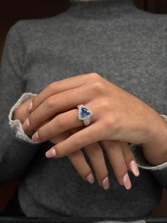 Bague cocktail triangulaire en saphir  Or blanc 18 carats et diamants