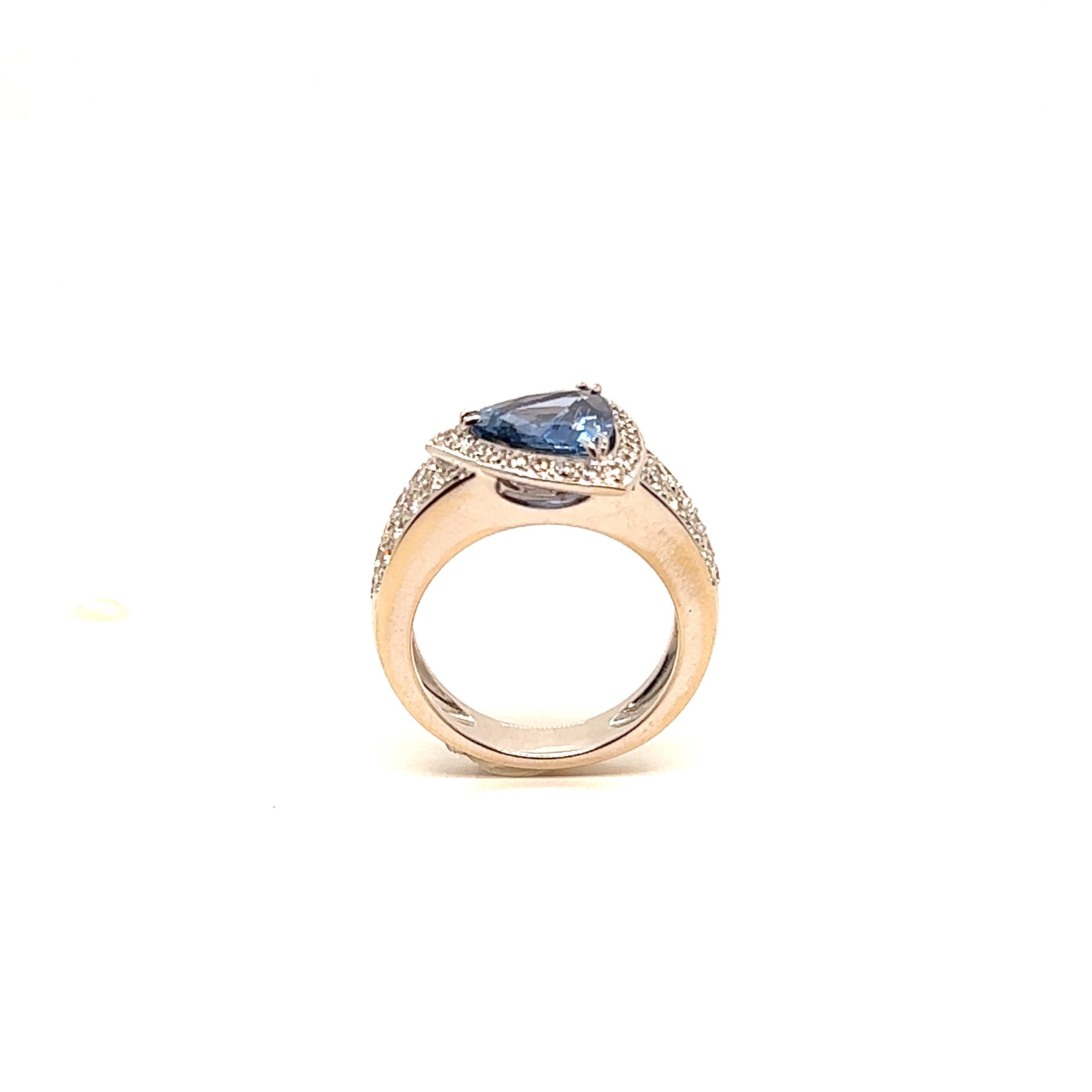 Cocktail Ring Triangle Sapphire  Diamonds White Gold 18 Karat For Sale 2