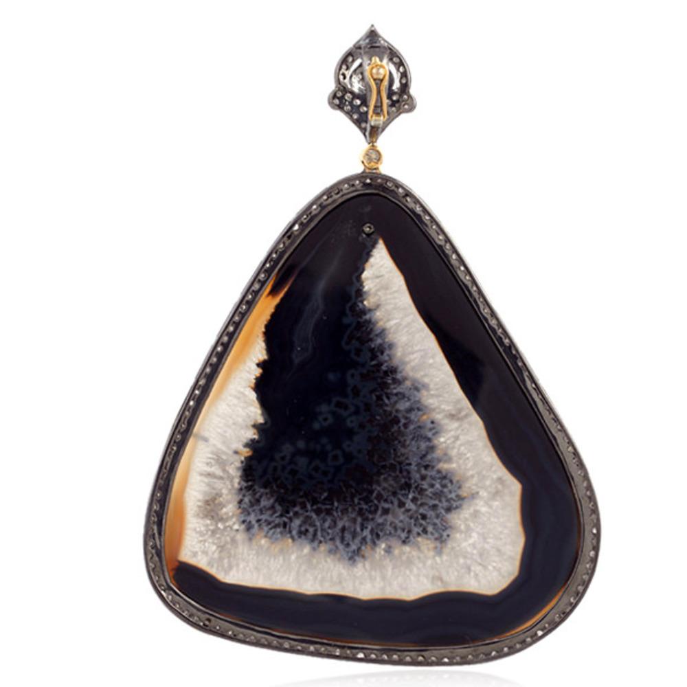 18kt:0.96gms,
Diamond:3.11cts,
Silver:9.94gms,
Agate:167.10ct
Size: 91X66 MM