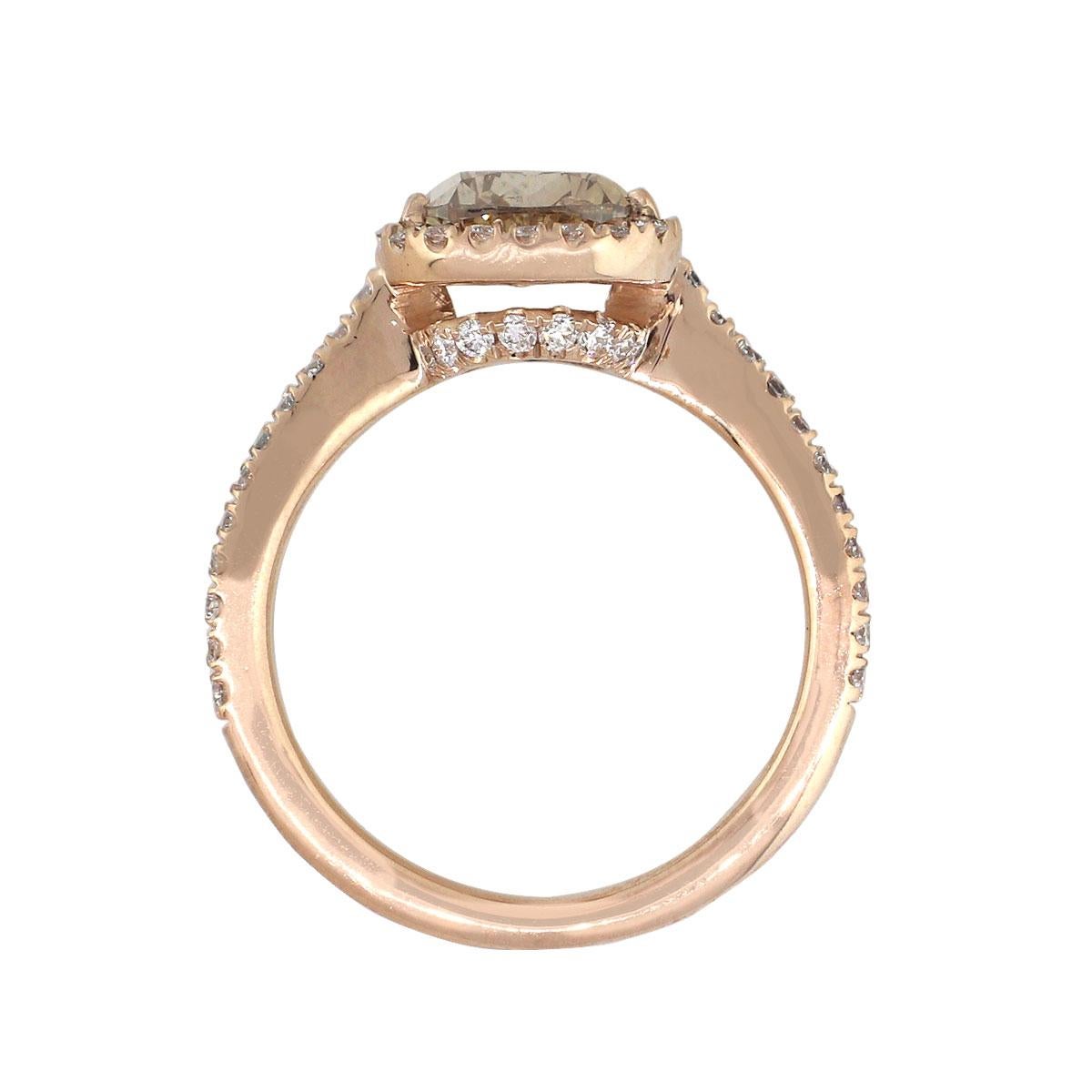 Bague de fiançailles halo de diamants en forme de triangle en vente 3