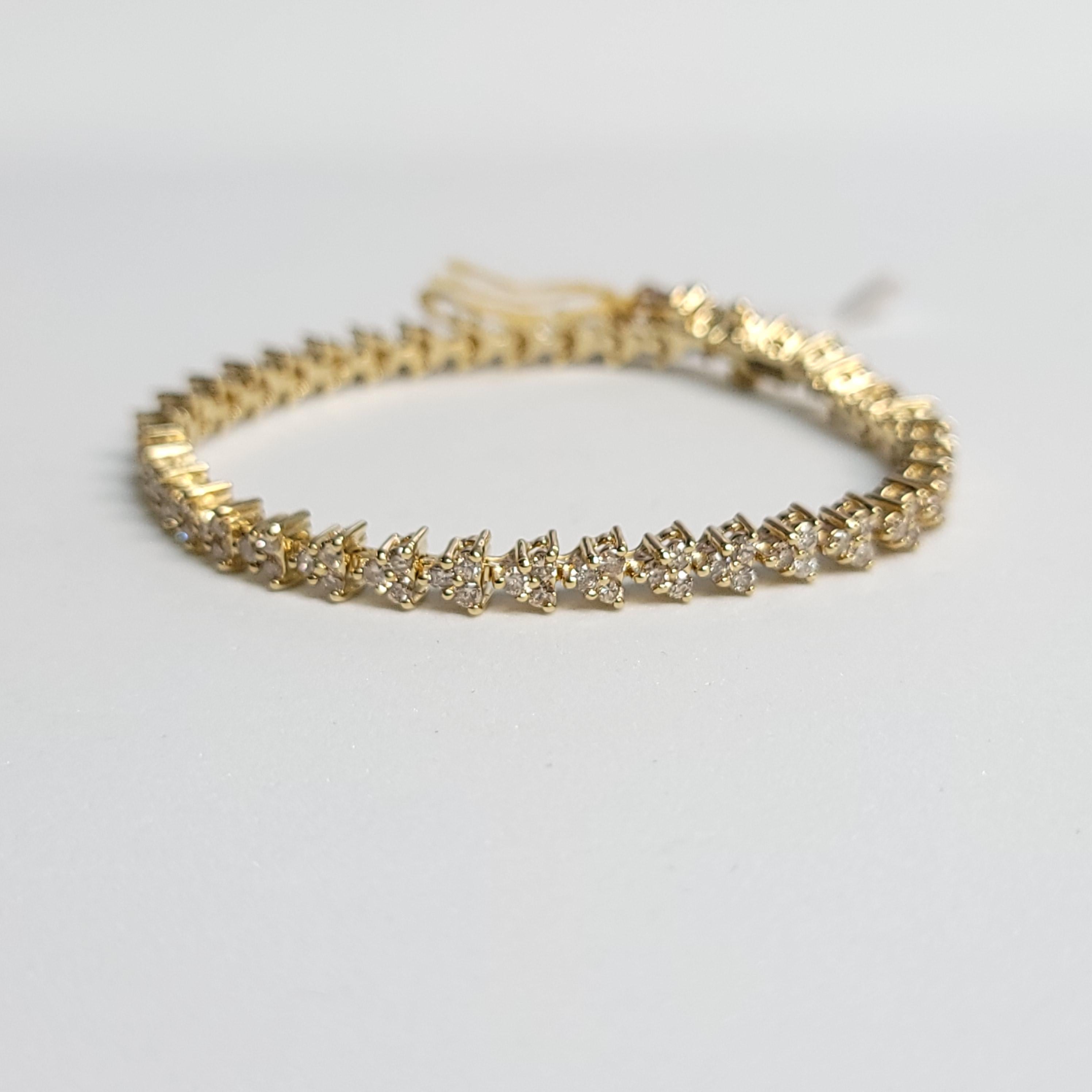 Round Cut Triangle Shaped Diamond Tennis Bracelet 3.90cttw 14k Yellow Gold For Sale
