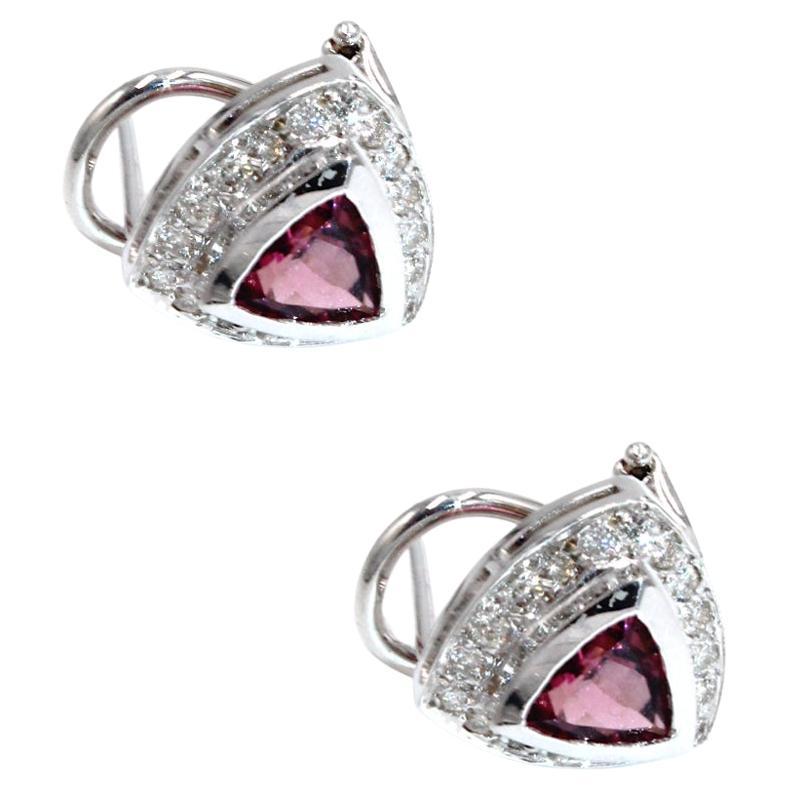 Pendientes Triángulo de Turmalina Rosa con Halo de Diamantes y Cierre Omega Corte mixto en venta