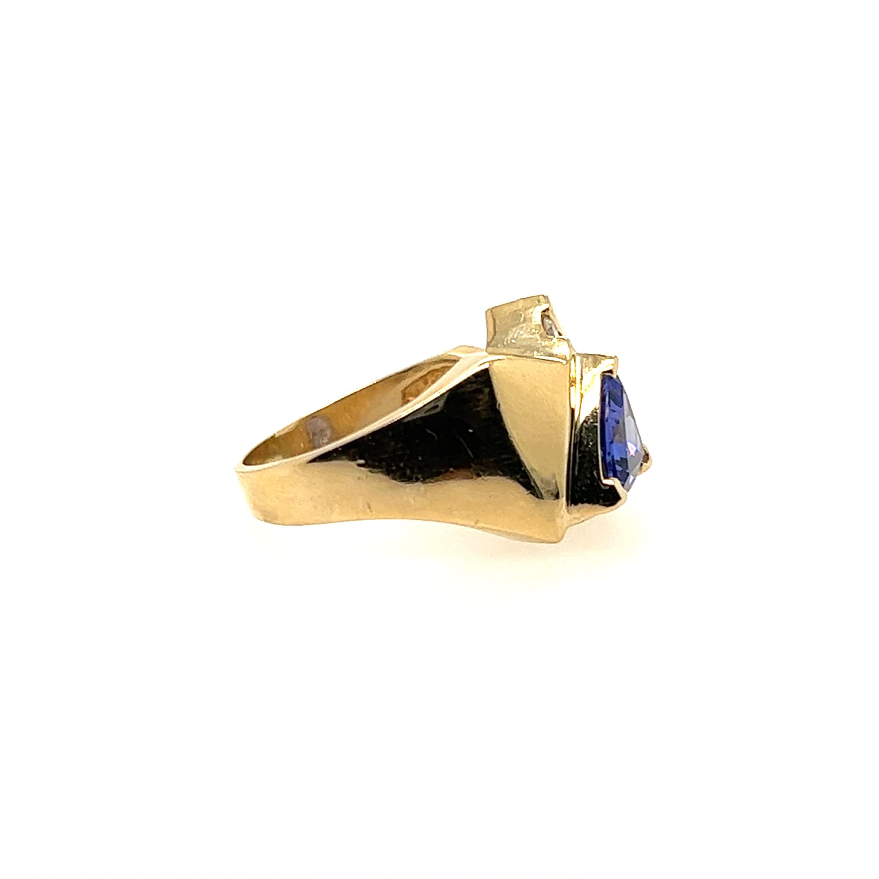 Dreieckiger Tansanit- und Diamantring aus 14 Karat Gold im Zustand „Gut“ in Towson, MD