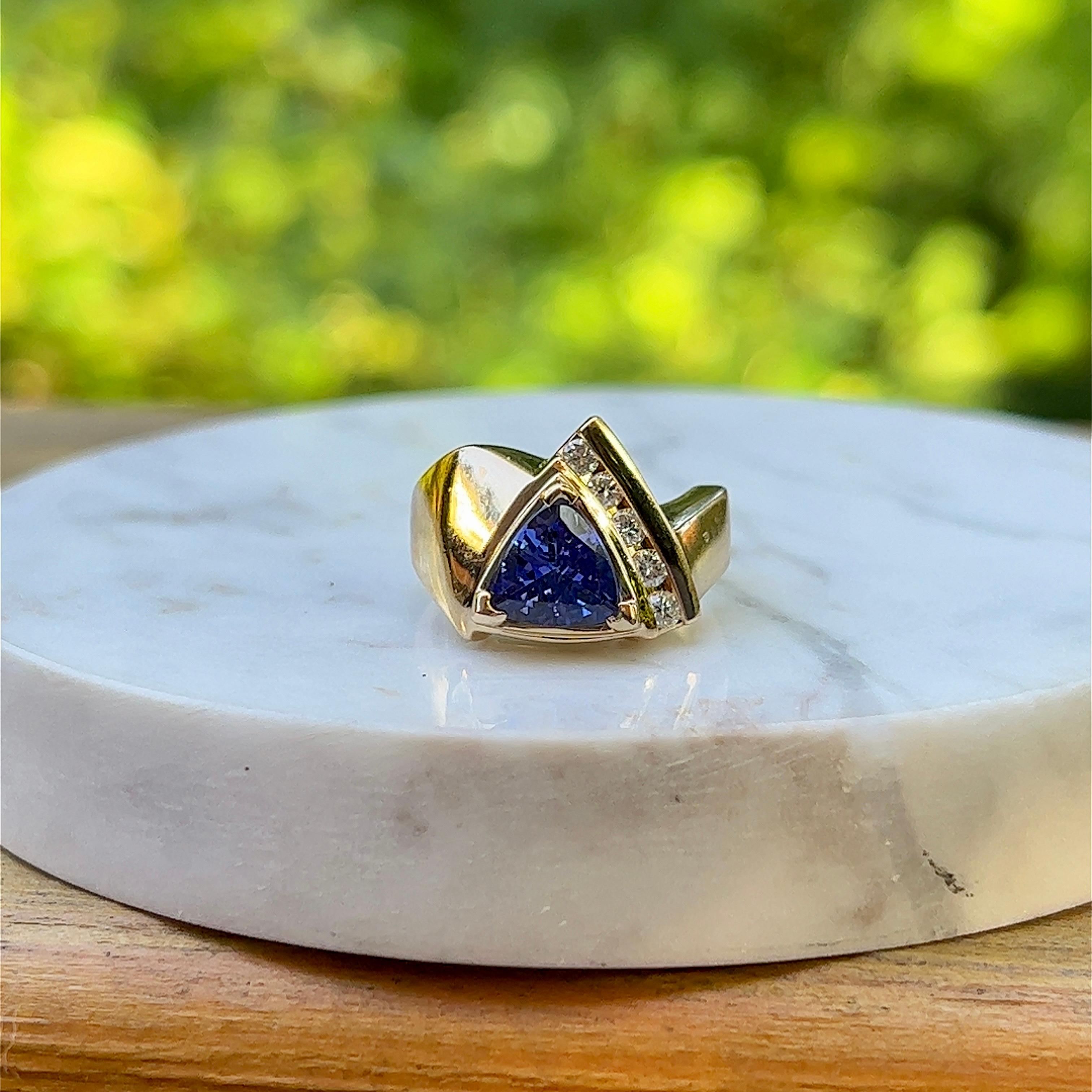 Dreieckiger Tansanit- und Diamantring aus 14 Karat Gold für Damen oder Herren