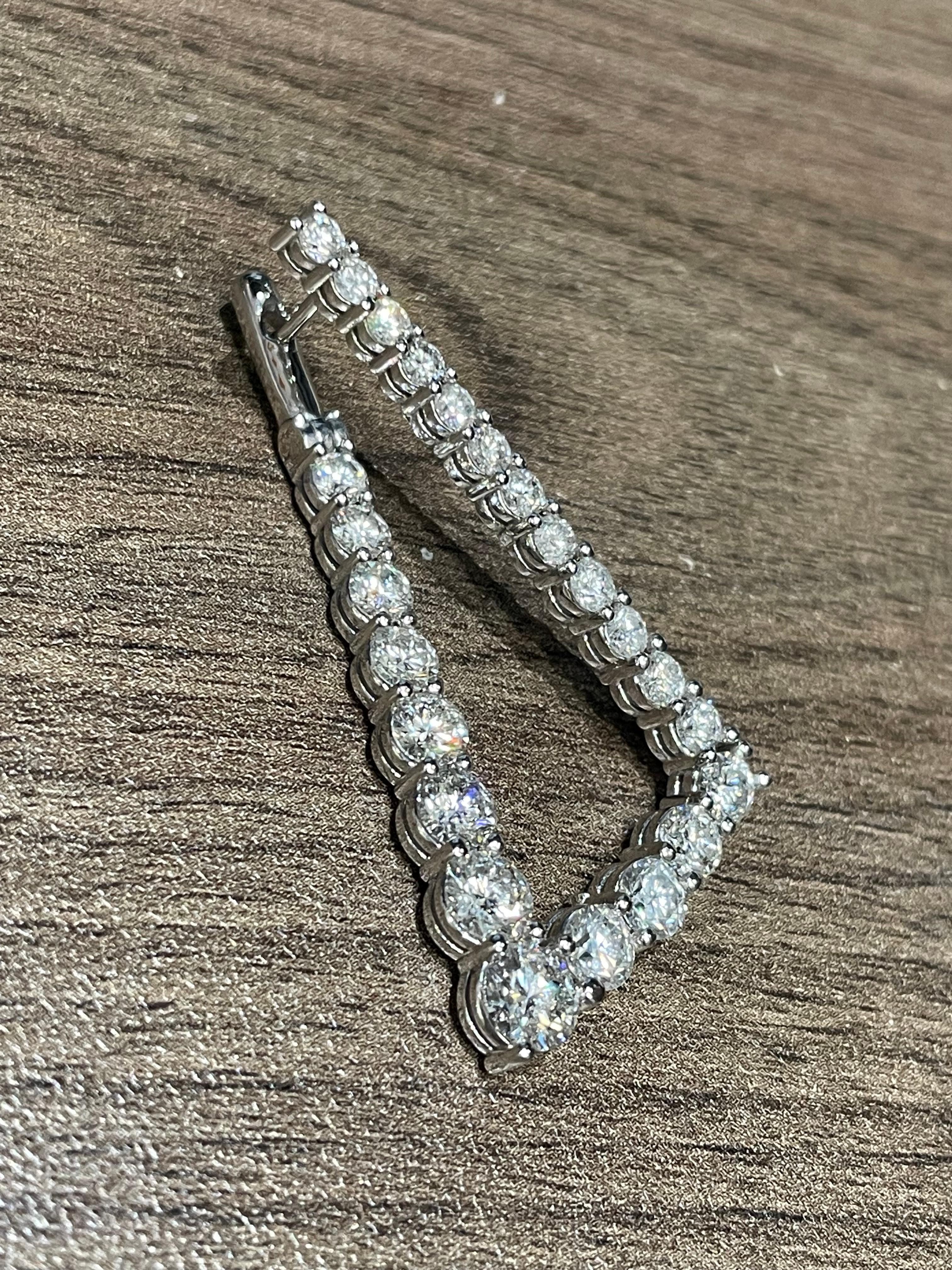 7.78 Carats Triangle Twist Diamond Earrings, 14 karat white gold In New Condition For Sale In Lakewood, NJ
