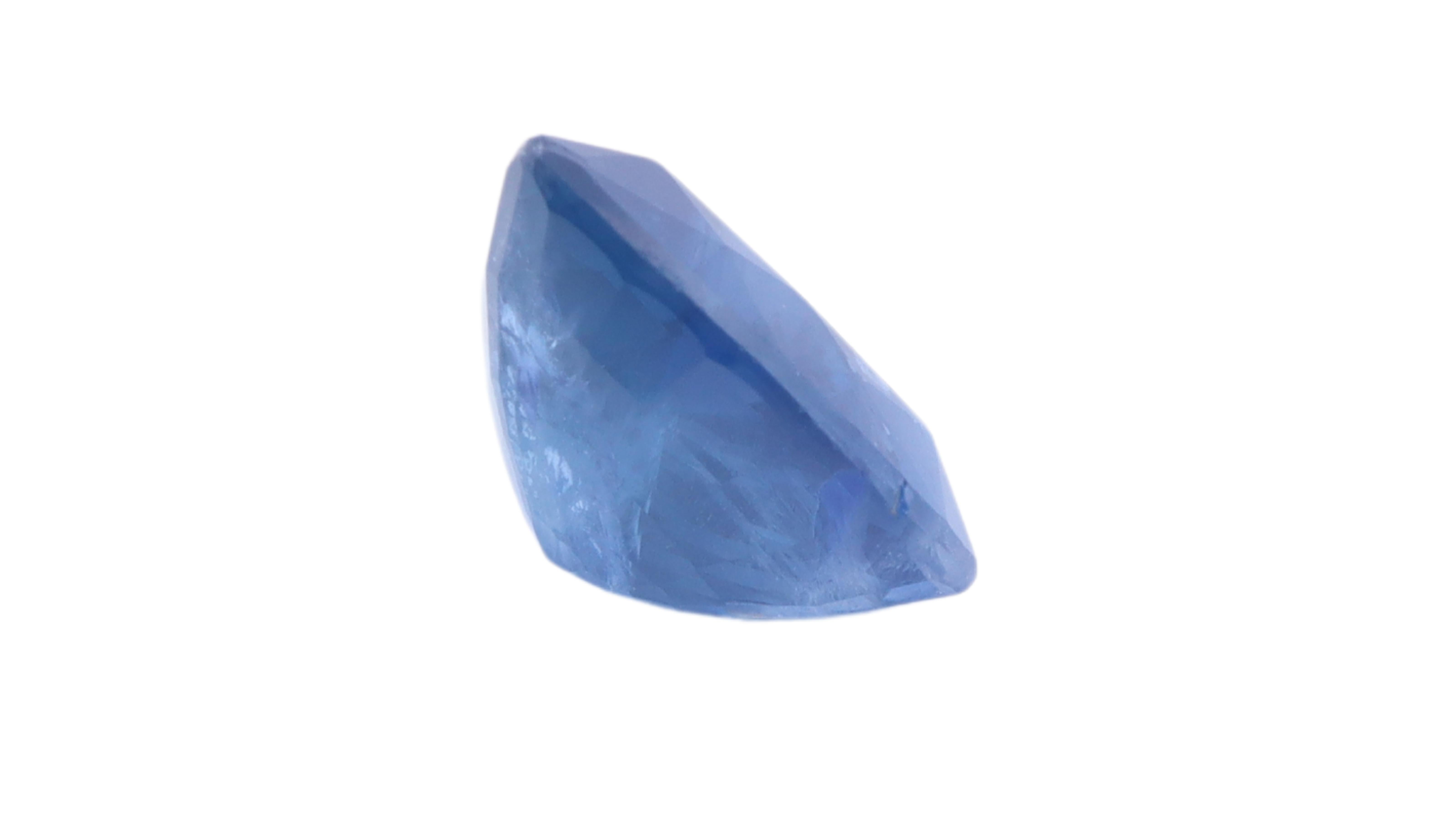 Women's or Men's Triangular Blue Sapphire from Sri Lanka - 2.61ct For Sale