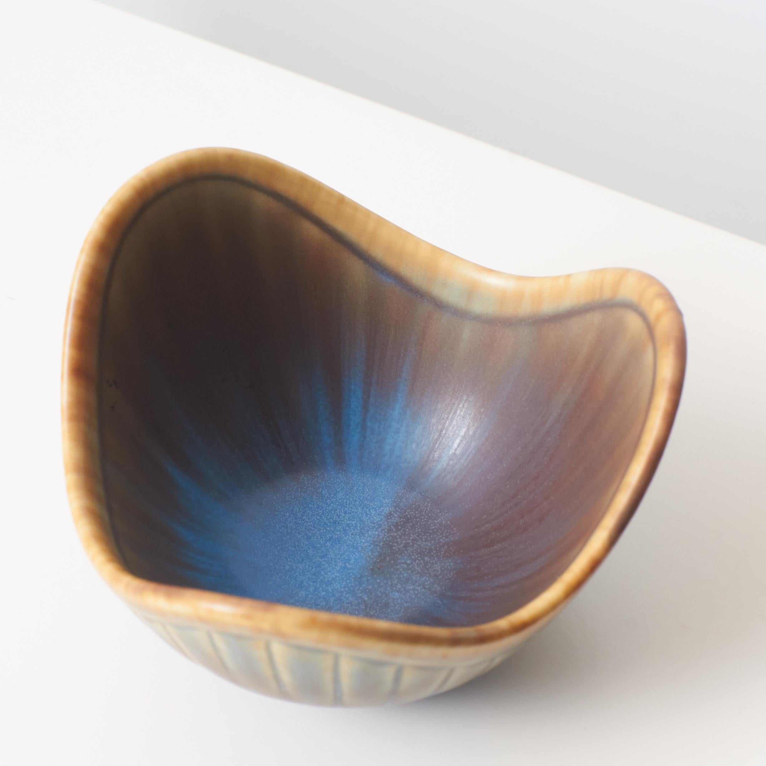 Triangular Ceramic Bowl by Gunnar Nylund For Sale 1