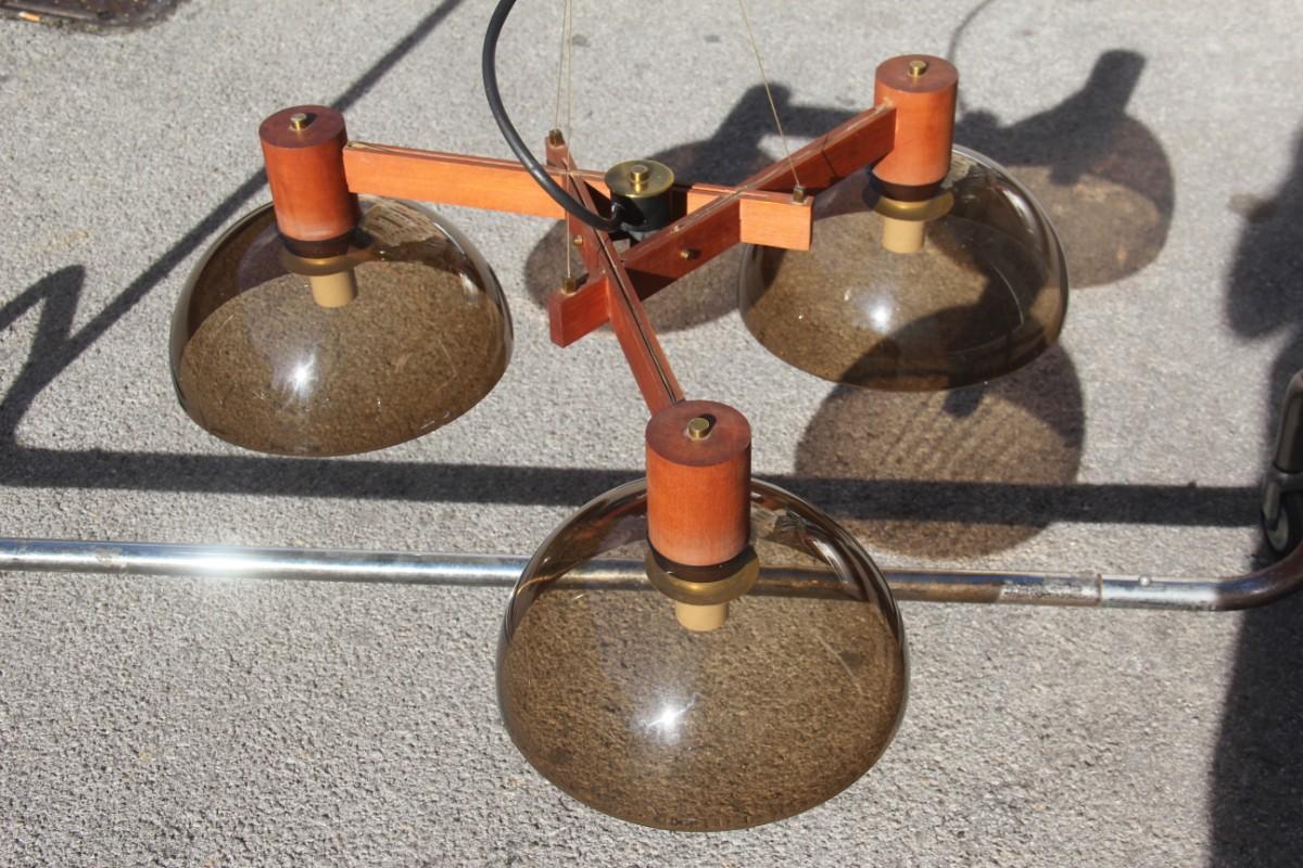 Lustre triangulaire Esperia Mid-Century Modern design italien bois laiton 1950s, parties en plexiglas.