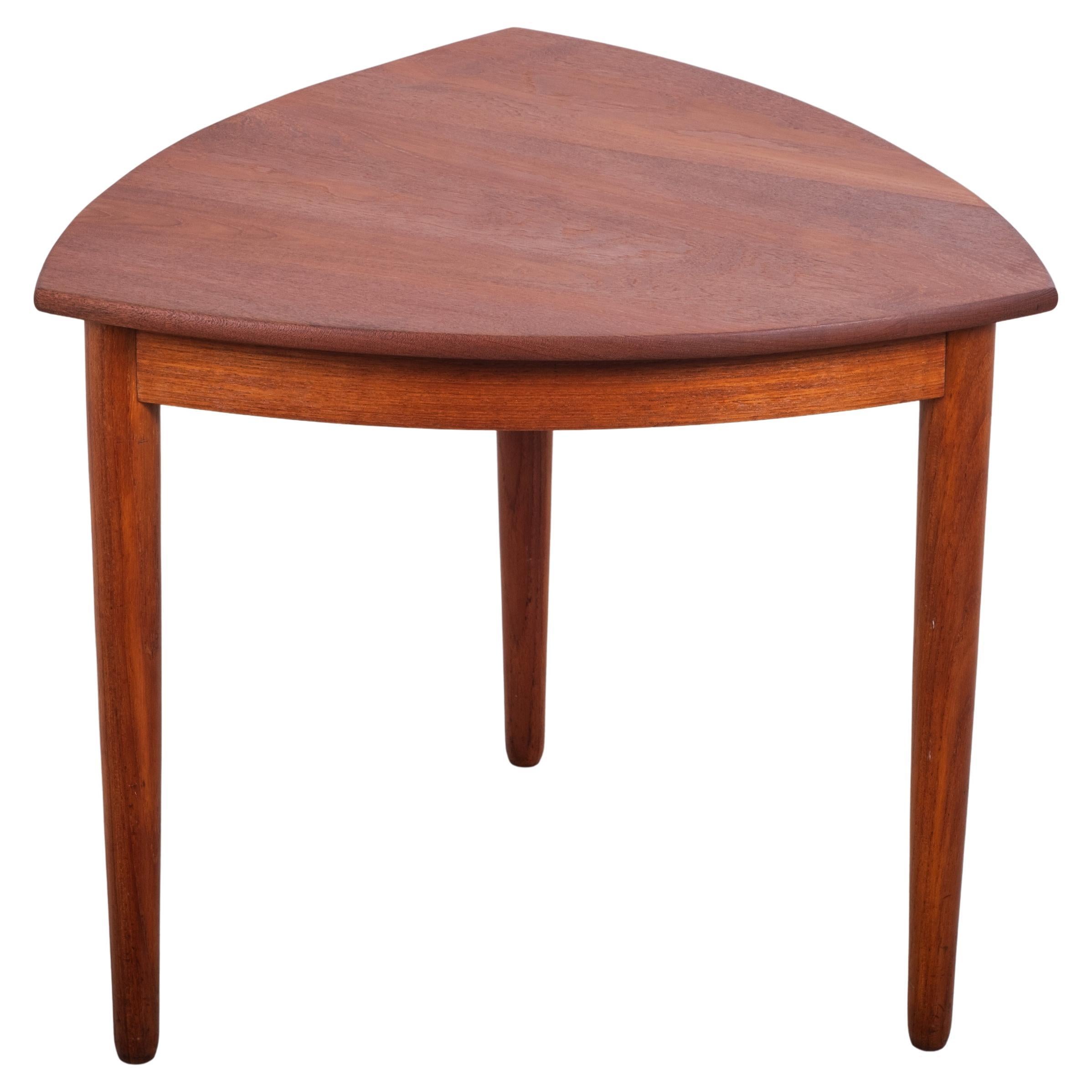 Table basse ou d'appoint triangulaire en teck, Danemark, années 1960
